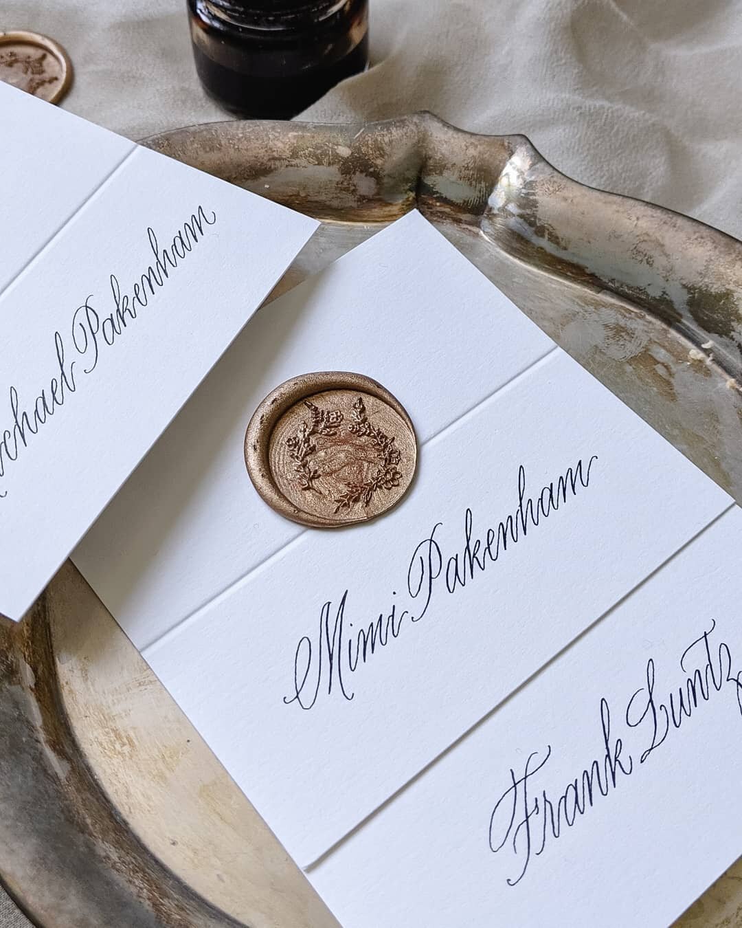 Calligraphy place cards in classic black and white for Warner Music Group ✨