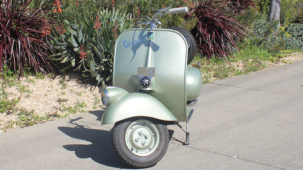 IC120_1950Vespa_2.jpg