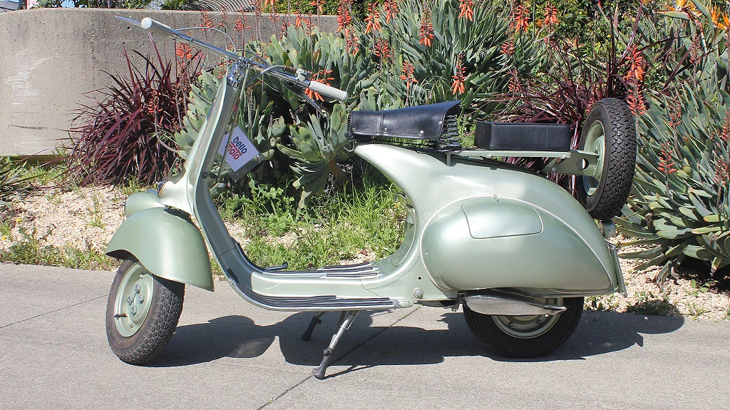 IC120_1950Vespa_3.jpg