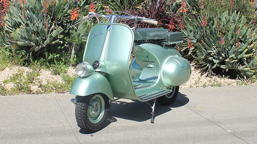 IC132_1950Vespa_2.jpg