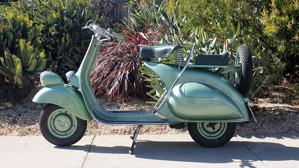 BM226_1951_Vespa_Faro_Basso_8.jpg