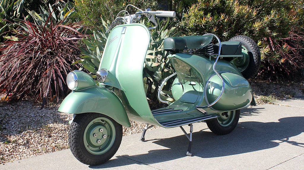 BM226_1951_Vespa_Faro_Basso_7.jpg
