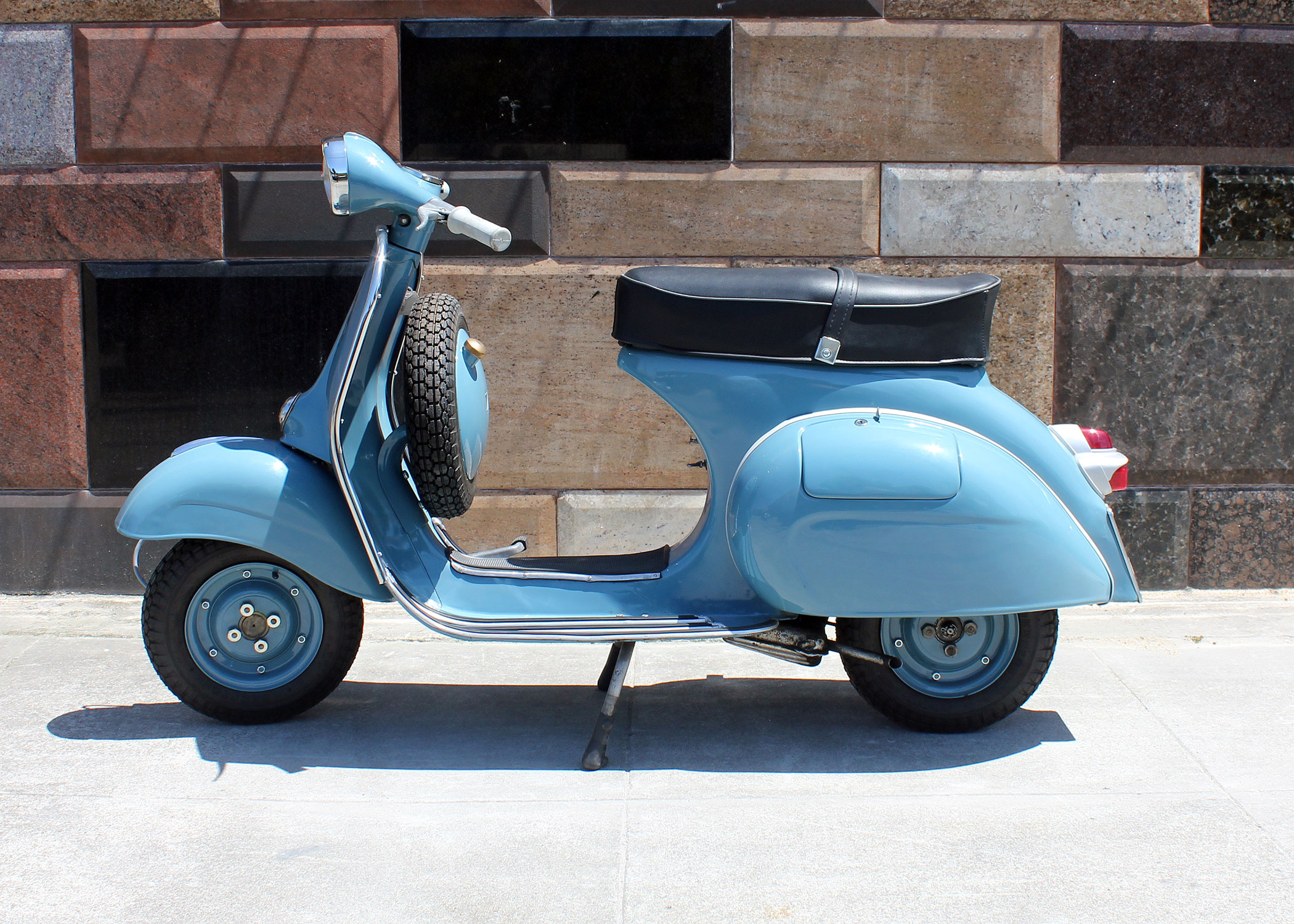BM228_1962_Vespa_VBB_1.jpg