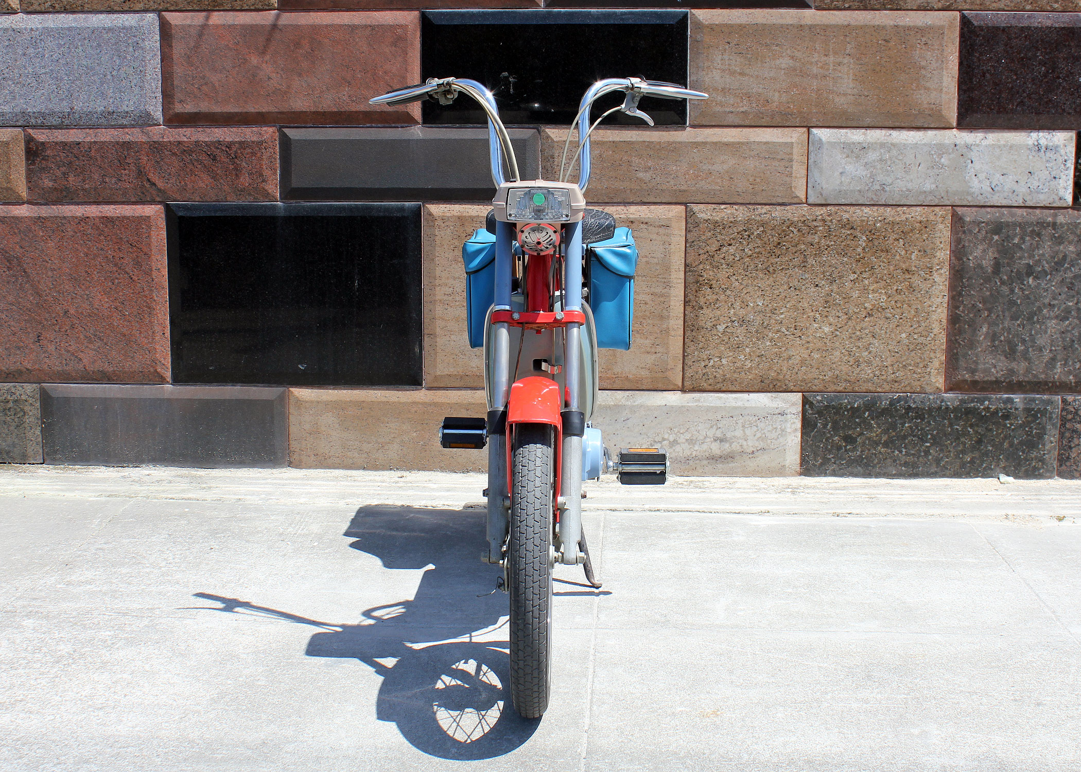 C36_Vespa_Bravo_2.jpg
