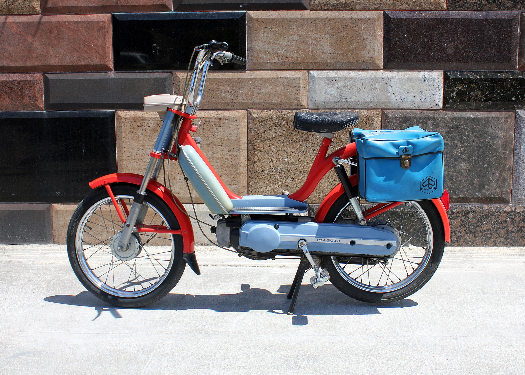 C36_Vespa_Bravo_1.jpg
