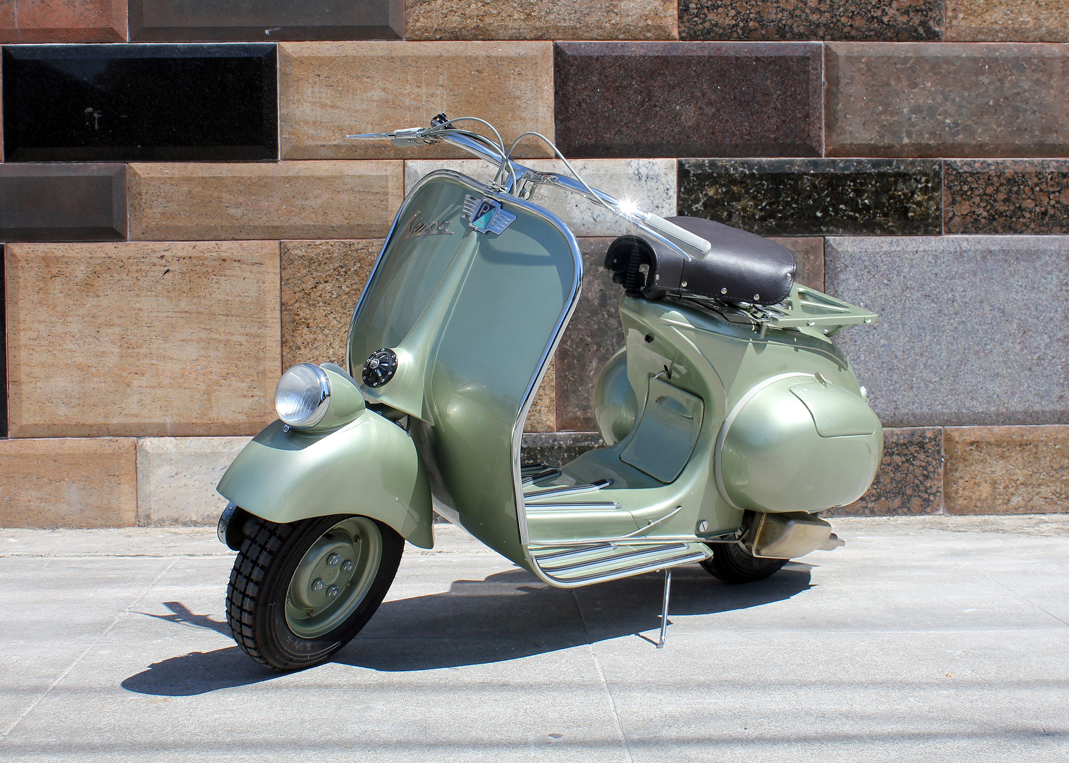 BM238_Vespa_Rod_2.jpg