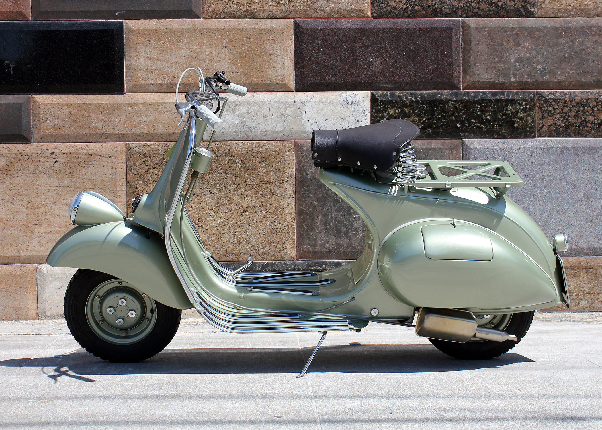 BM238_Vespa_Rod_1.jpg