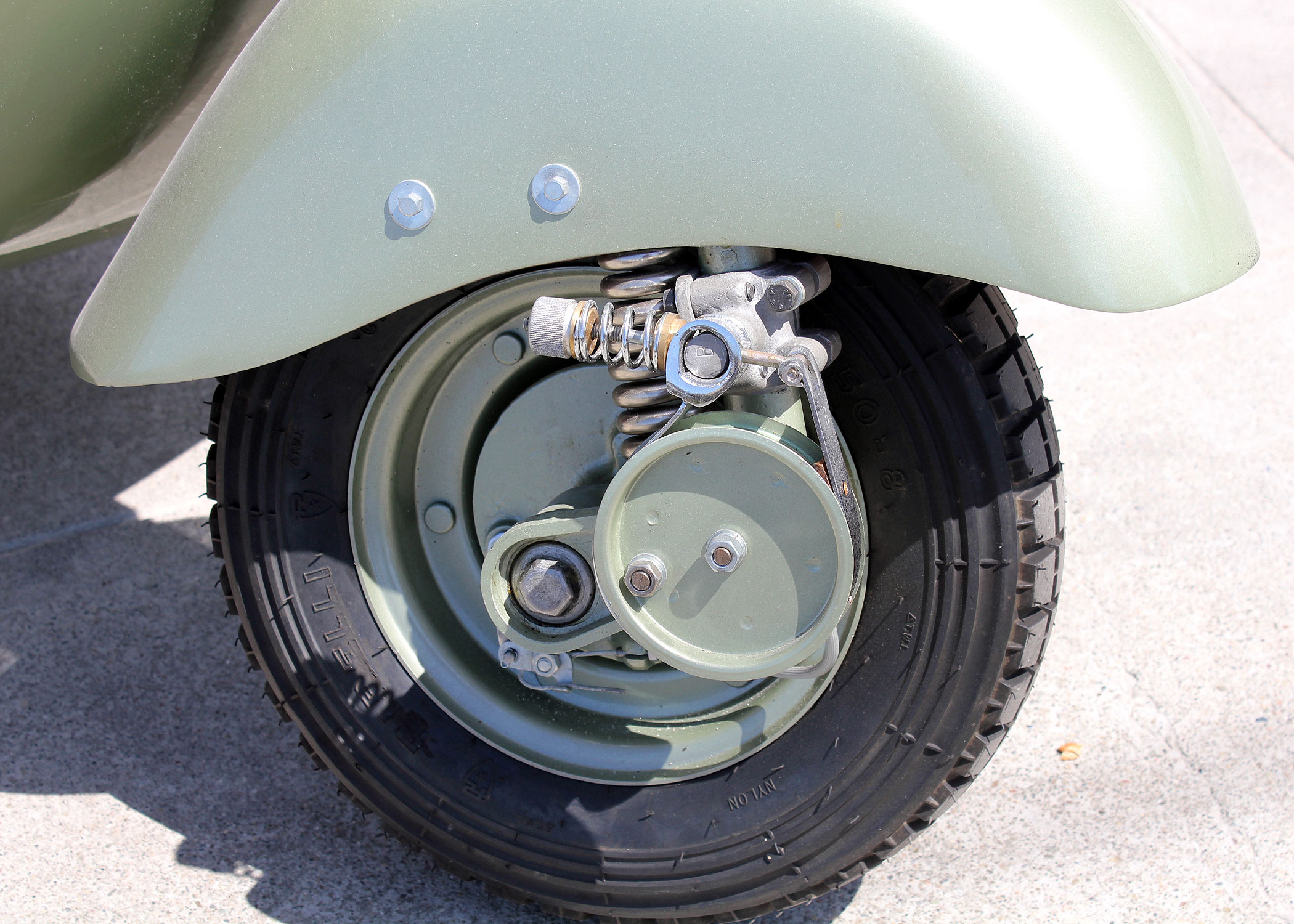 BM238_Vespa_Rod_5.jpg
