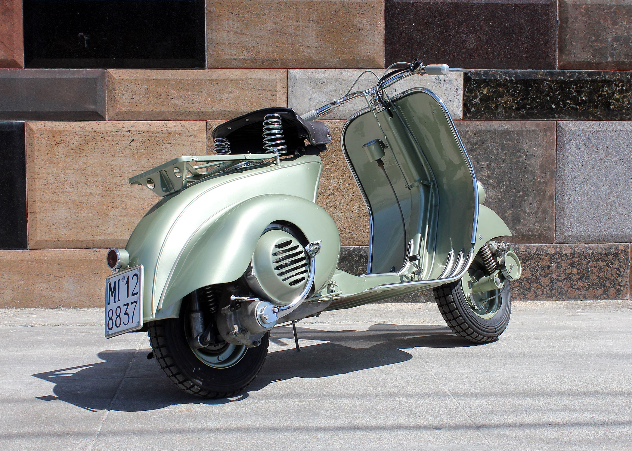 BM238_Vespa_Rod_10.jpg
