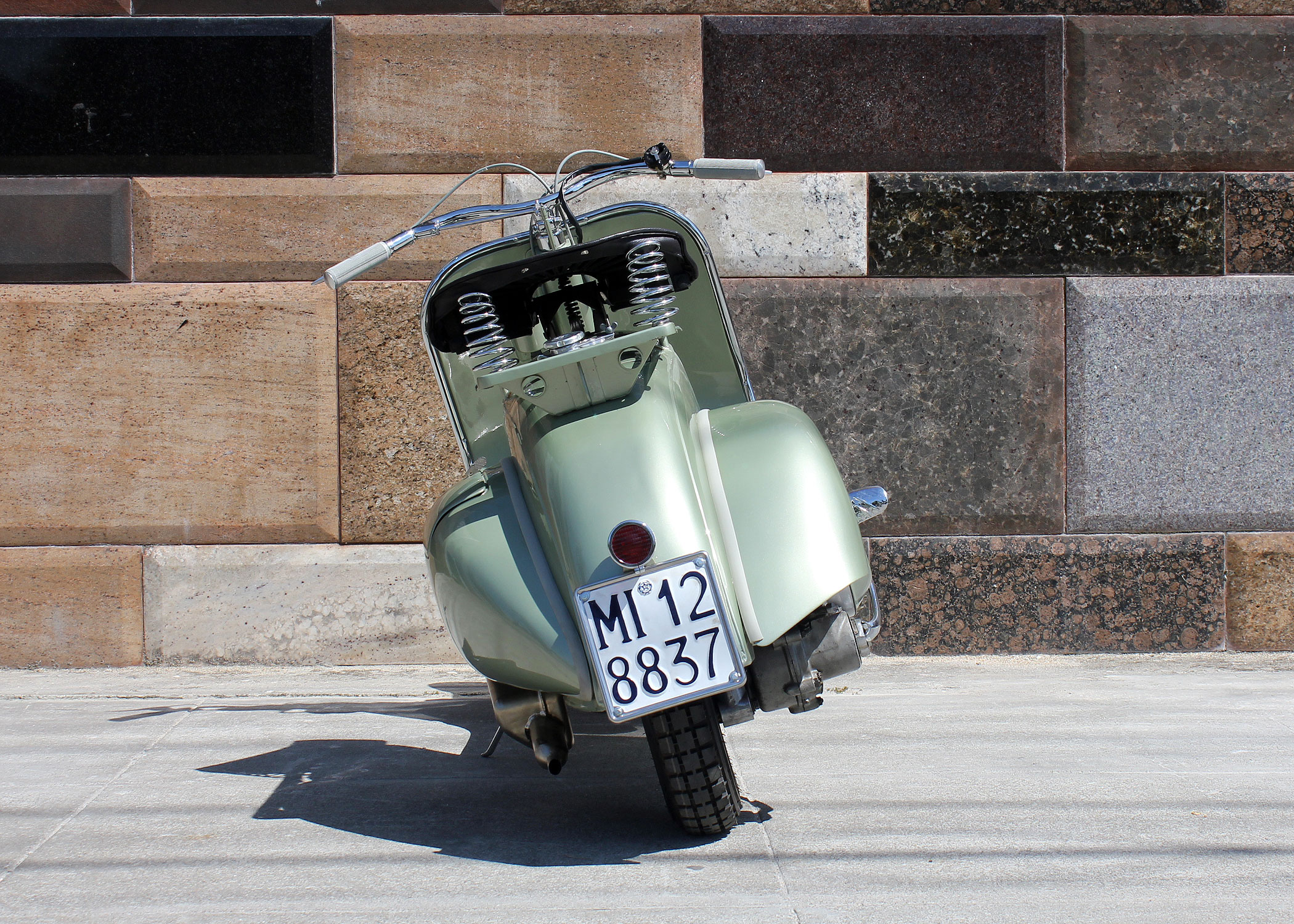 BM238_Vespa_Rod_12.jpg