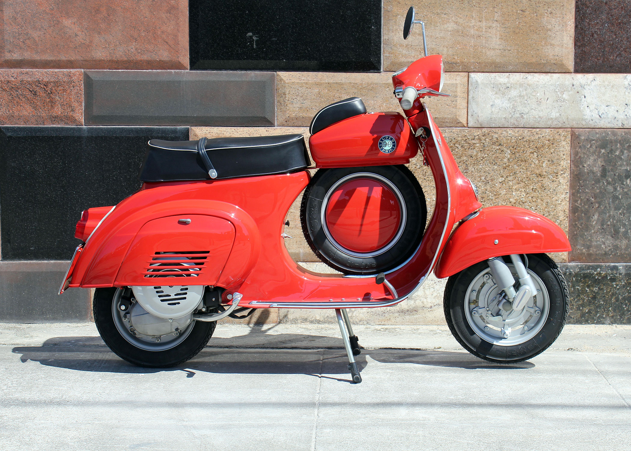 BM261_Vespa_90SS_6.jpg