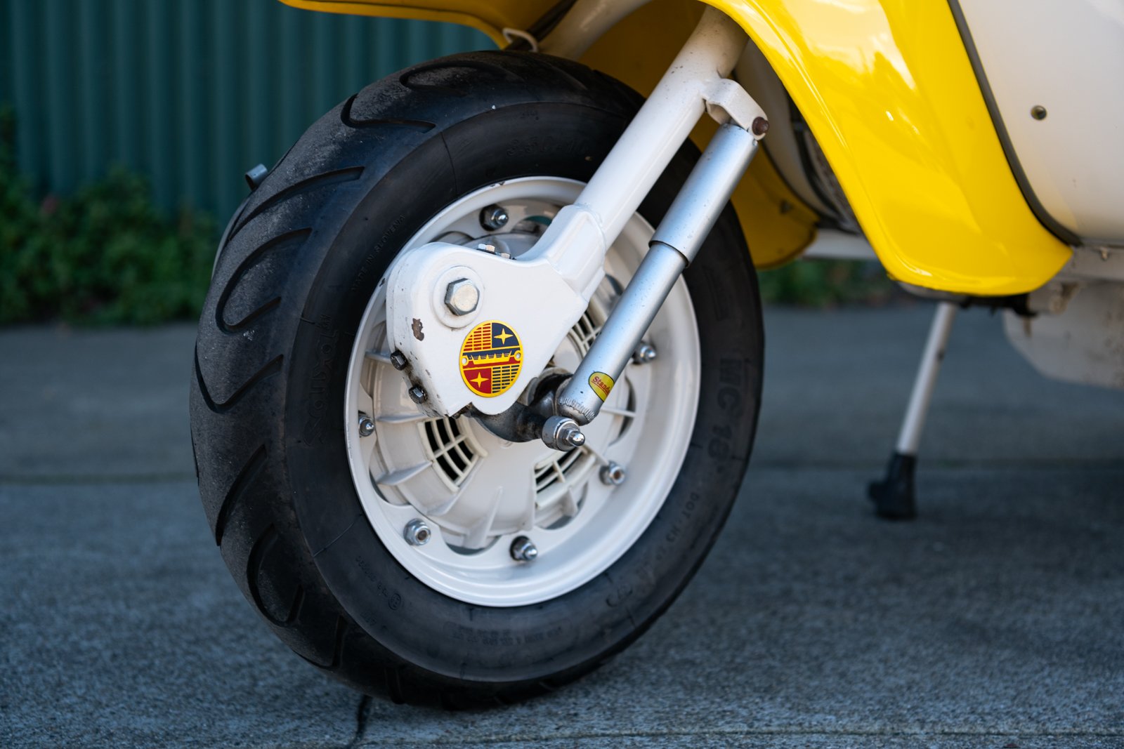 1964 Lambretta TV175 (L-63) - WHITE-YELLOW_Sharplite_1600px-8.jpg