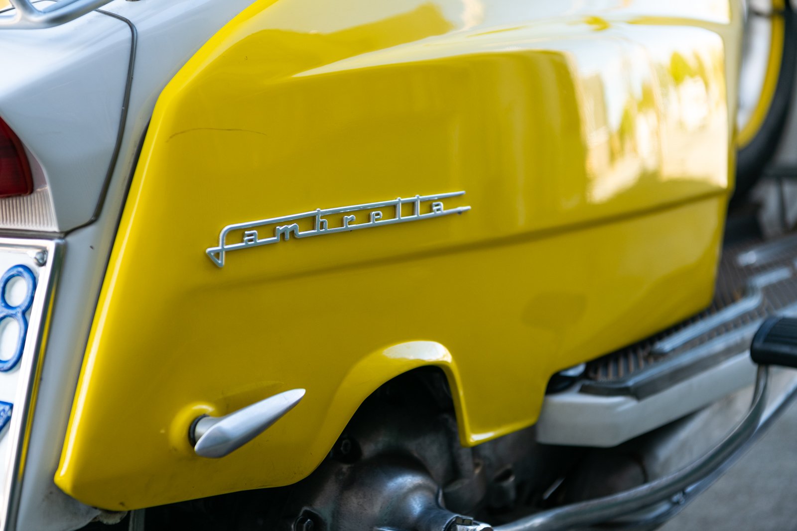 1964 Lambretta TV175 (L-63) - WHITE-YELLOW_Sharplite_1600px-27.jpg