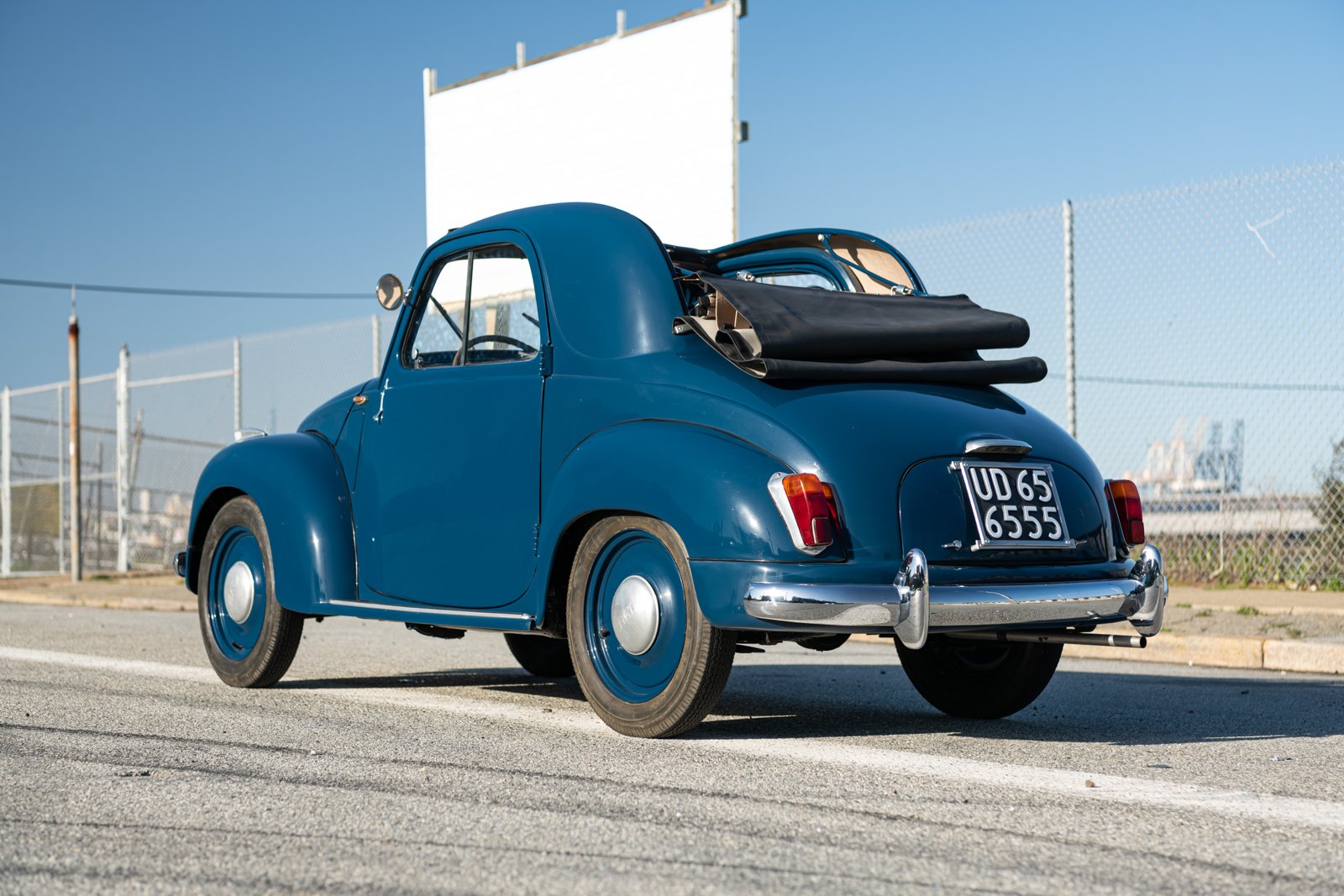 D245 - 1949 FIAT Topolino 500CC - Blue - 1600px-4.jpg