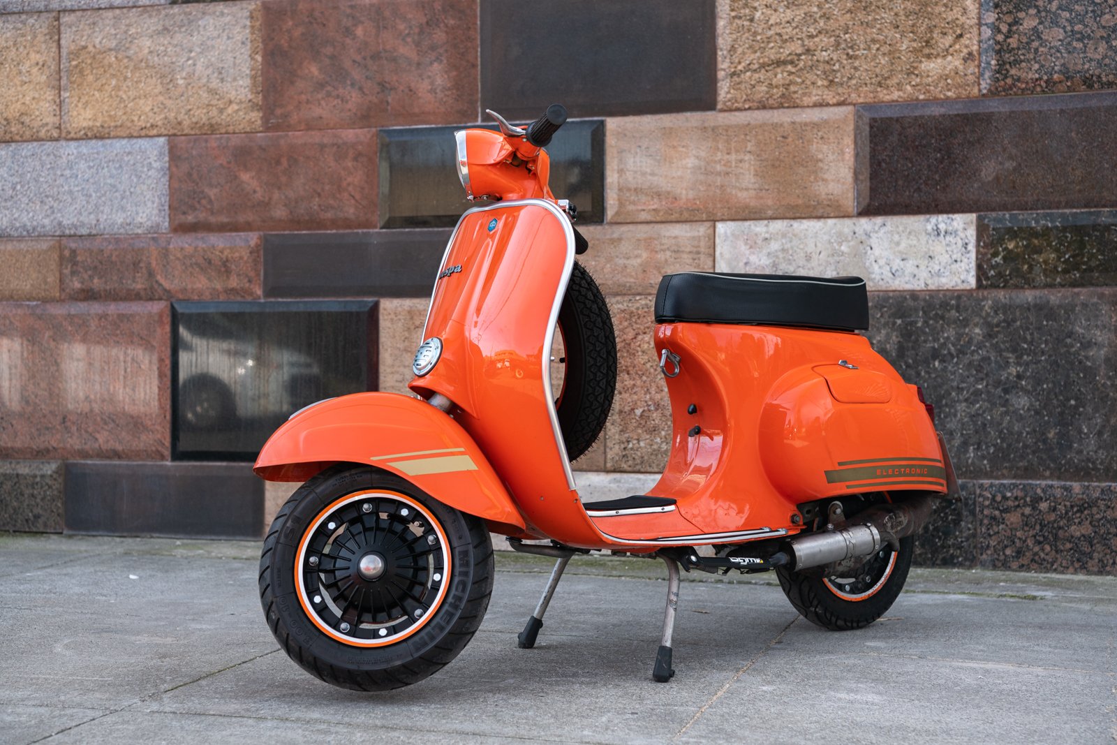 BM381 - PIA494 - 1973 Vespa Primavera 125 ARANCIONNE - ORANGE - 1600px-17.jpg