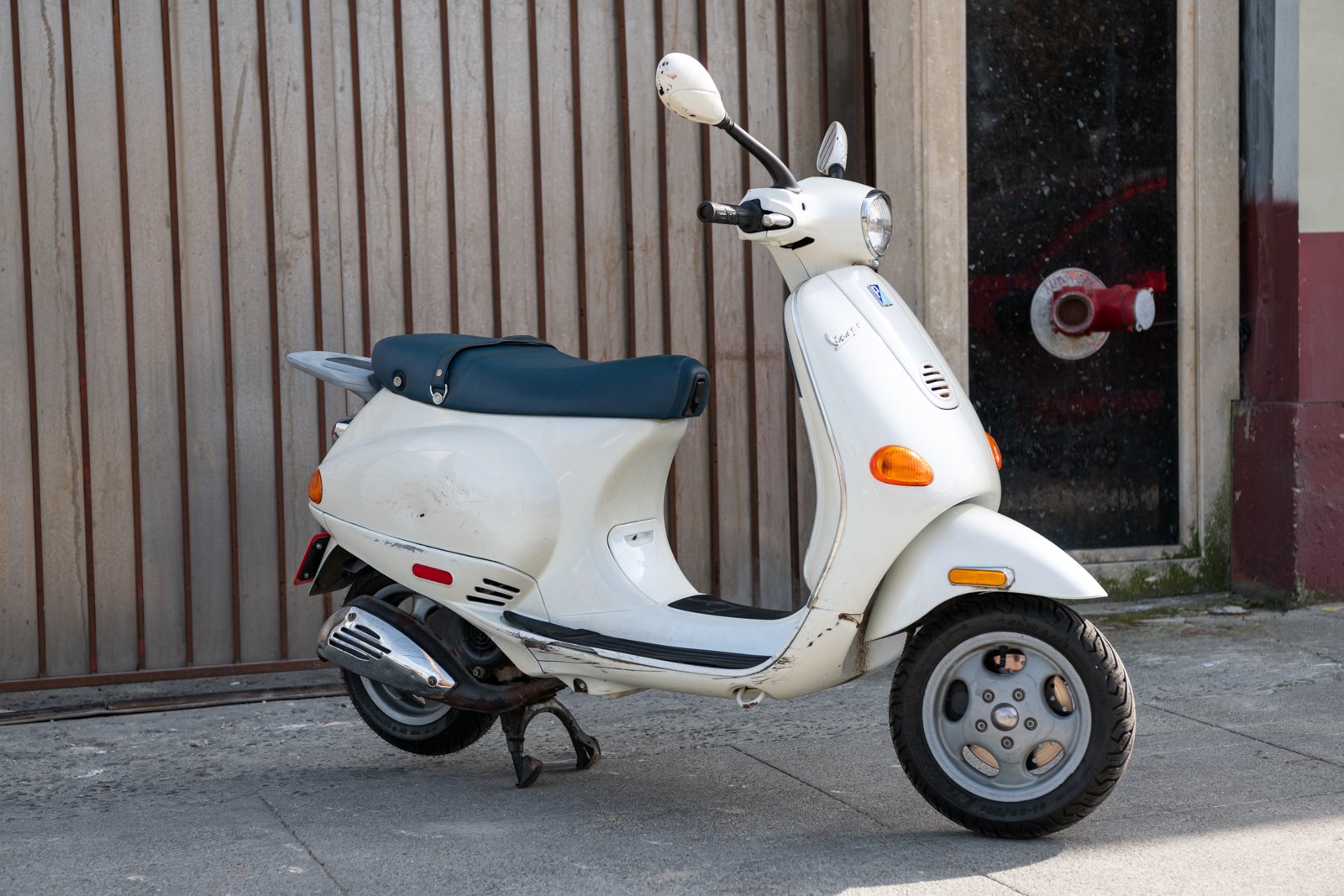 BM390 - 2003 Vespa 150 ET4 - WHITE - 1600px-30.jpg