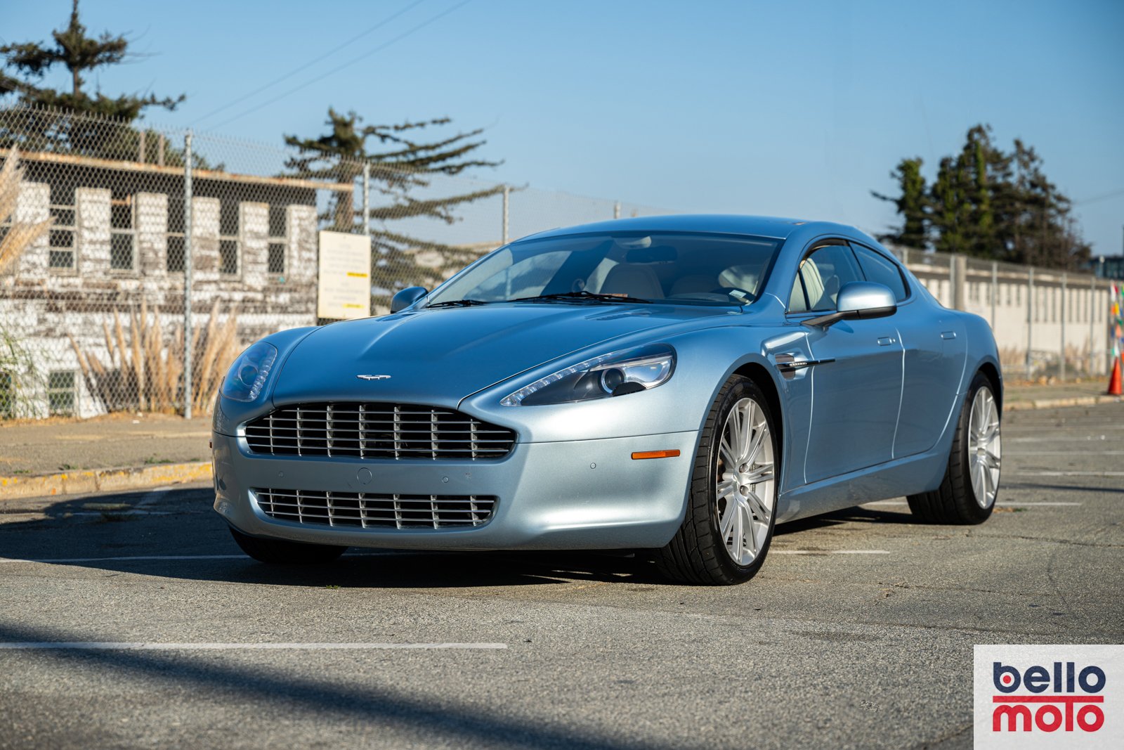 Bello Moto_2011 Aston Martin Rapide V12_Sharplite_1600px-62.jpg