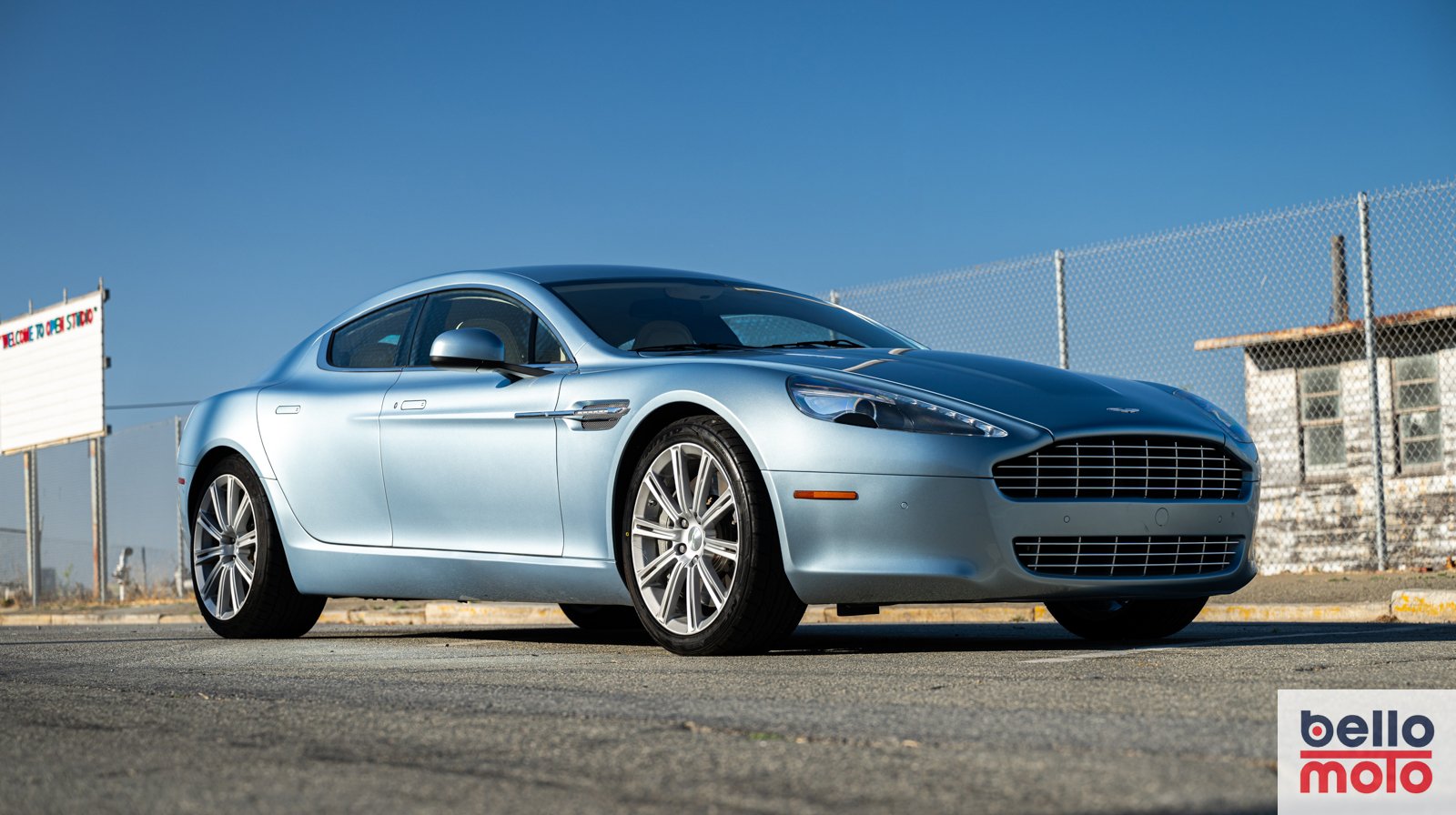 Bello Moto_2011 Aston Martin Rapide V12_Sharplite_1600px-60.jpg