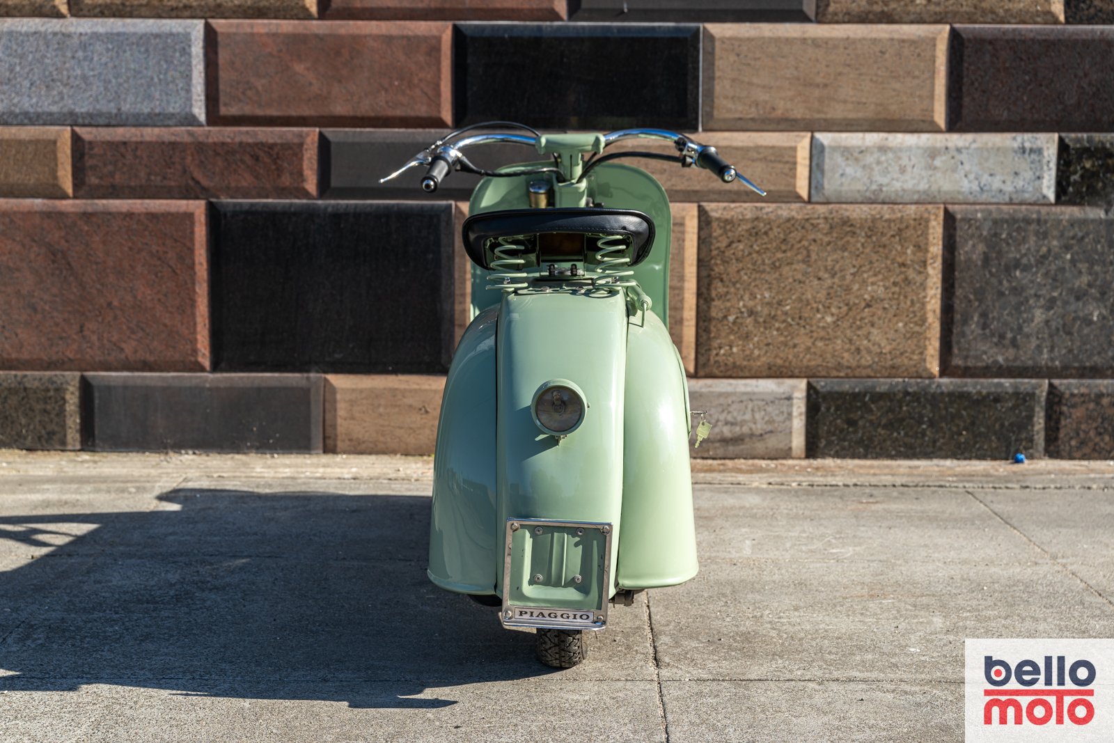 Bello Moto_BM405 1946 Vespa Paperino Replica '67 VMA_Sharplite_1600px-30.jpg