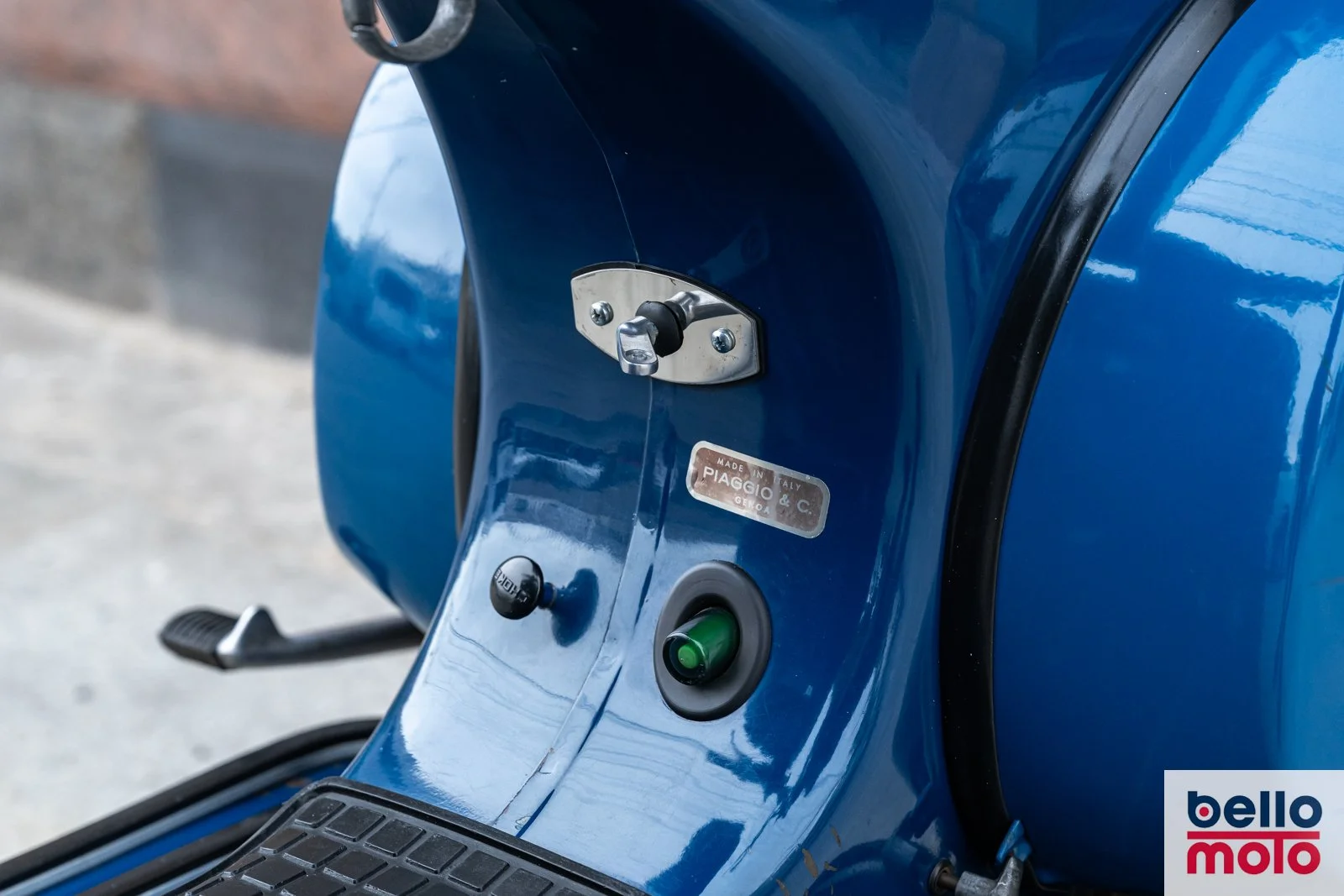 Bello Moto - BM459 - 1980 Vespa P125X Blue_1600px - LOGO-51.jpg