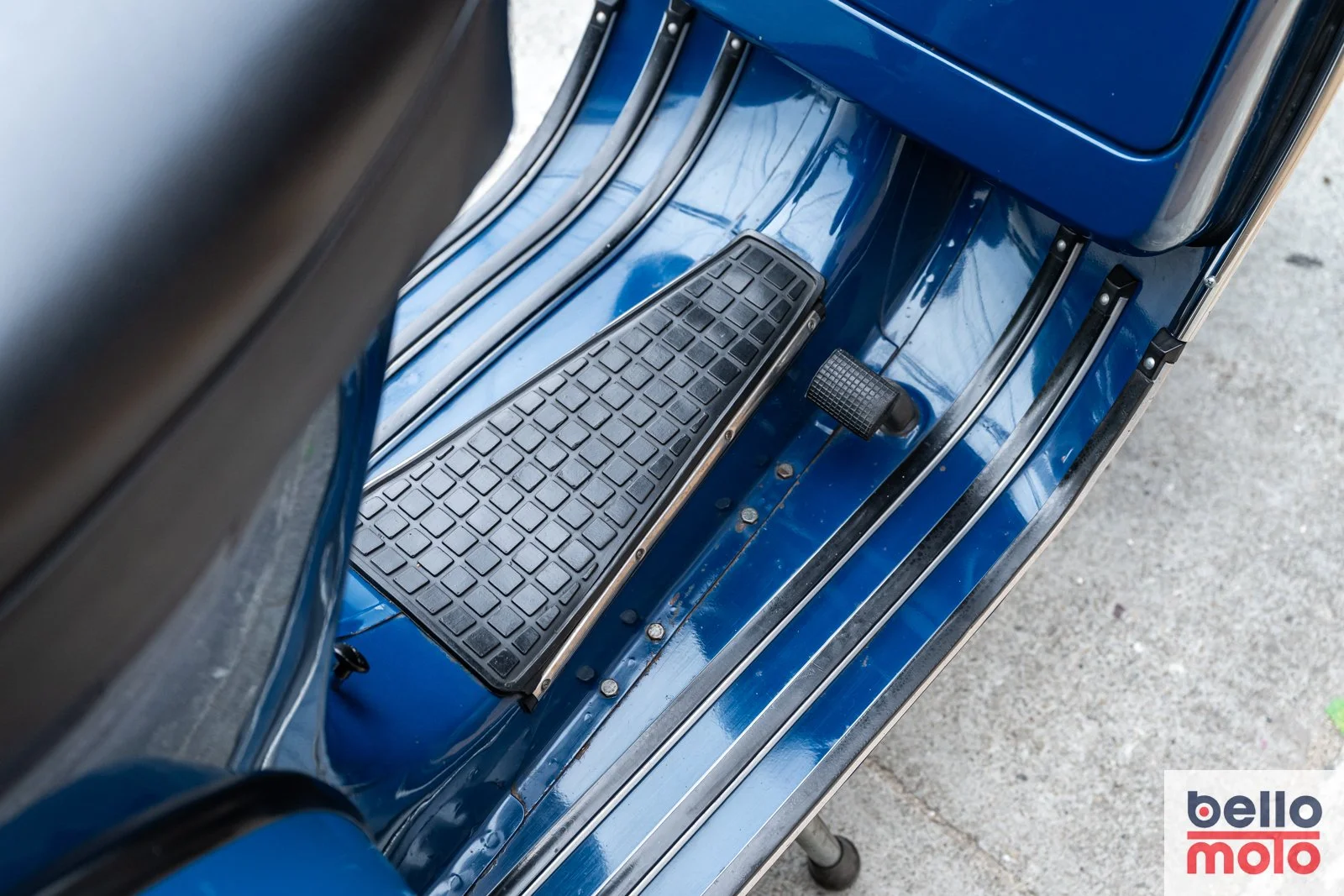 Bello Moto - BM459 - 1980 Vespa P125X Blue_1600px - LOGO-83.jpg