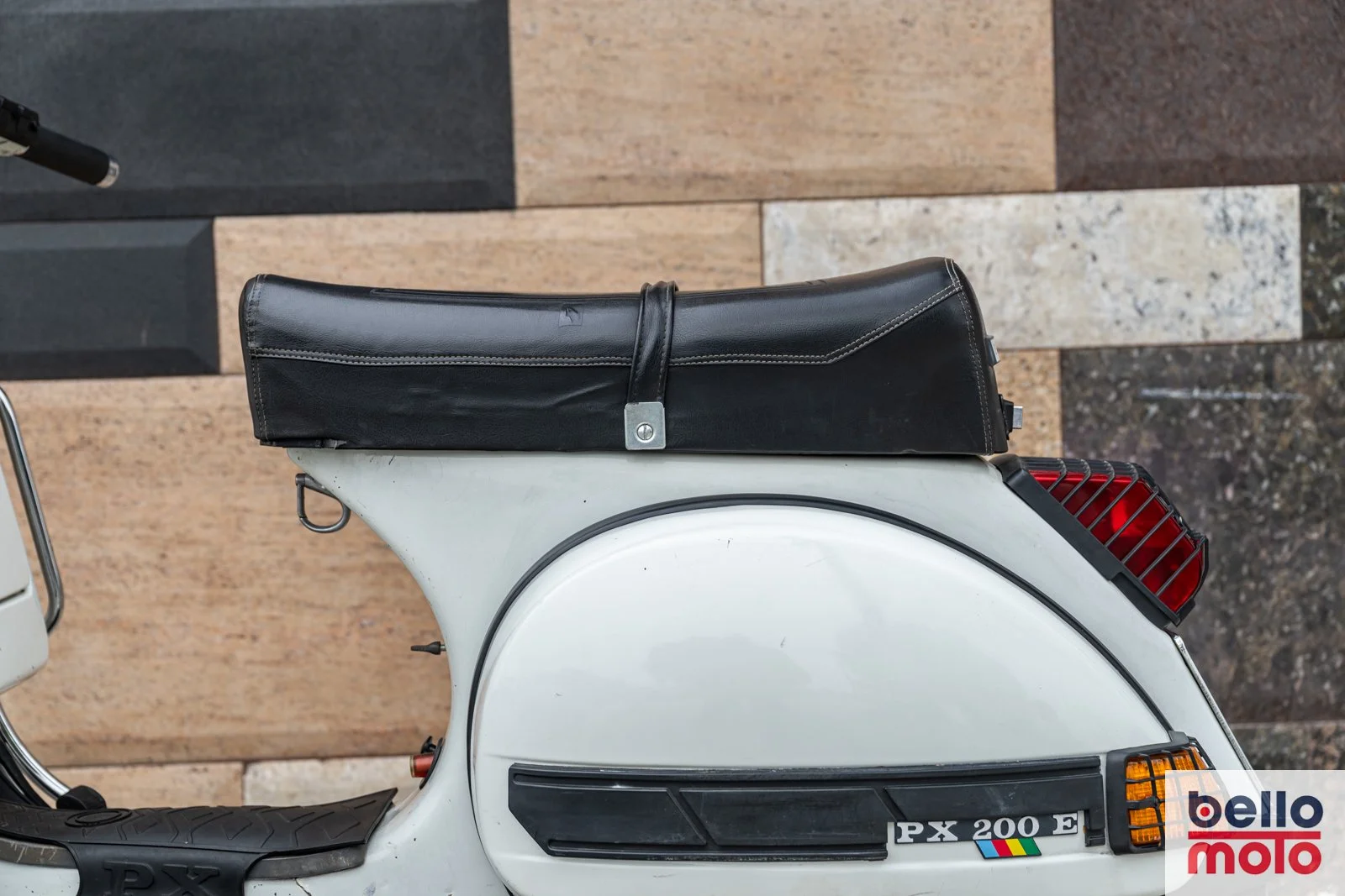 Bello Moto - BM453 - 1986 Vespa PX200 Arcobaleno_1600px - LOGO-53.jpg