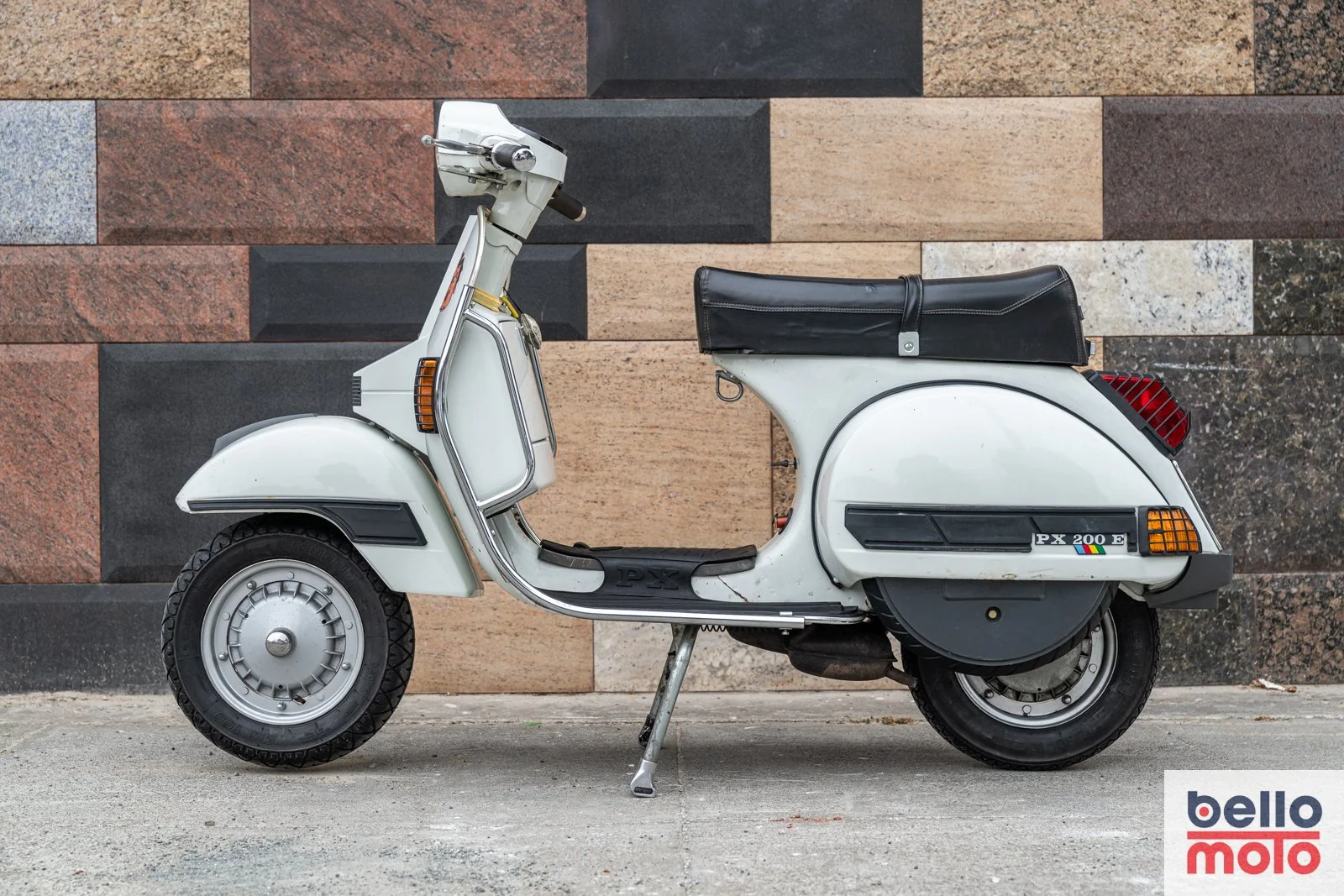 Bello Moto - BM453 - 1986 Vespa PX200 Arcobaleno_1600px - LOGO-49.jpg