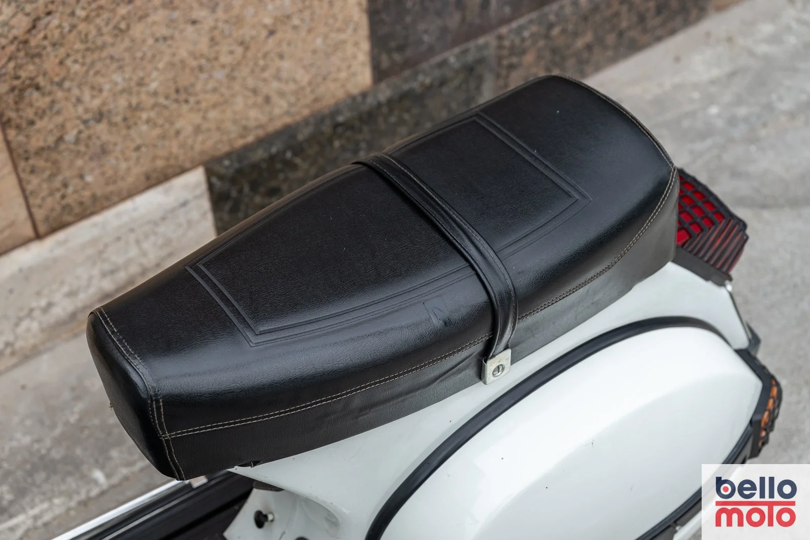 Bello Moto - BM453 - 1986 Vespa PX200 Arcobaleno_1600px - LOGO-56.jpg