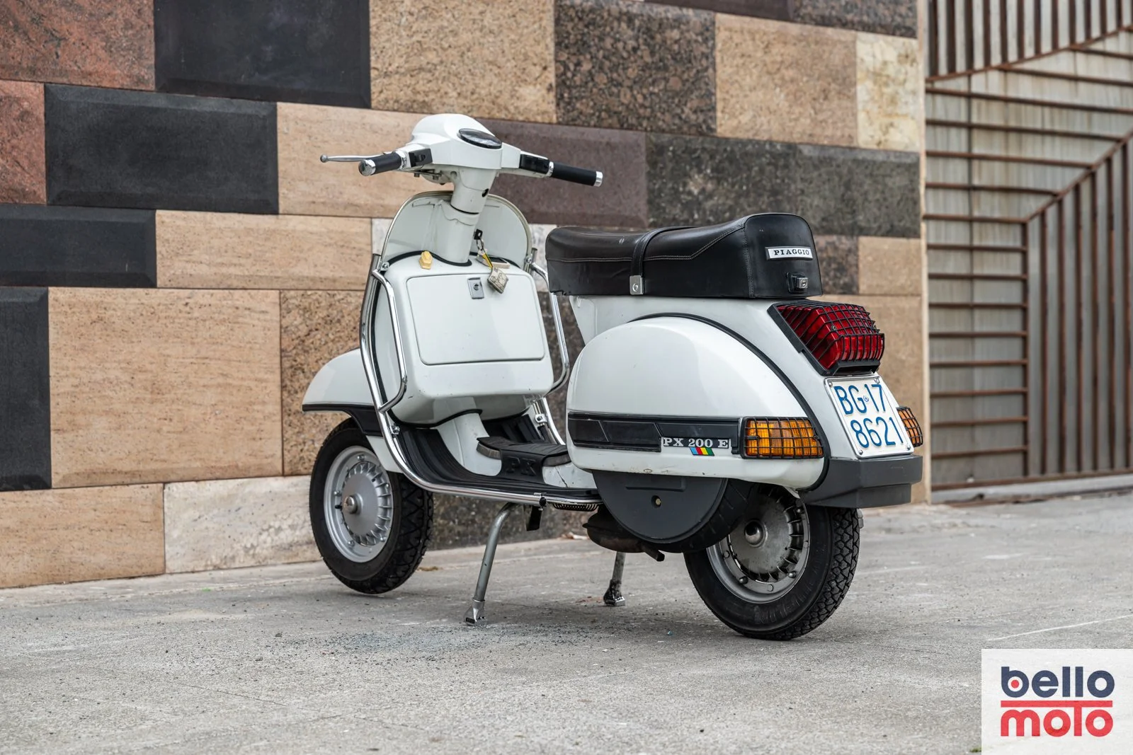 Bello Moto - BM453 - 1986 Vespa PX200 Arcobaleno_1600px - LOGO-57.jpg