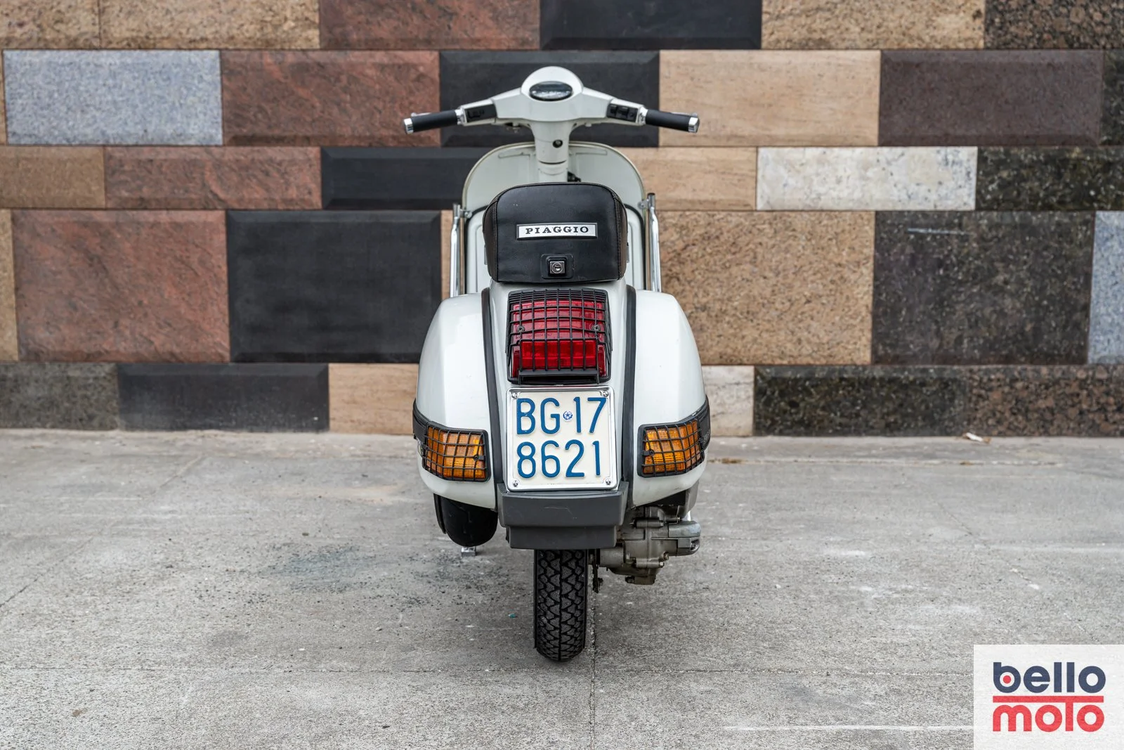 Bello Moto - BM453 - 1986 Vespa PX200 Arcobaleno_1600px - LOGO-65.jpg