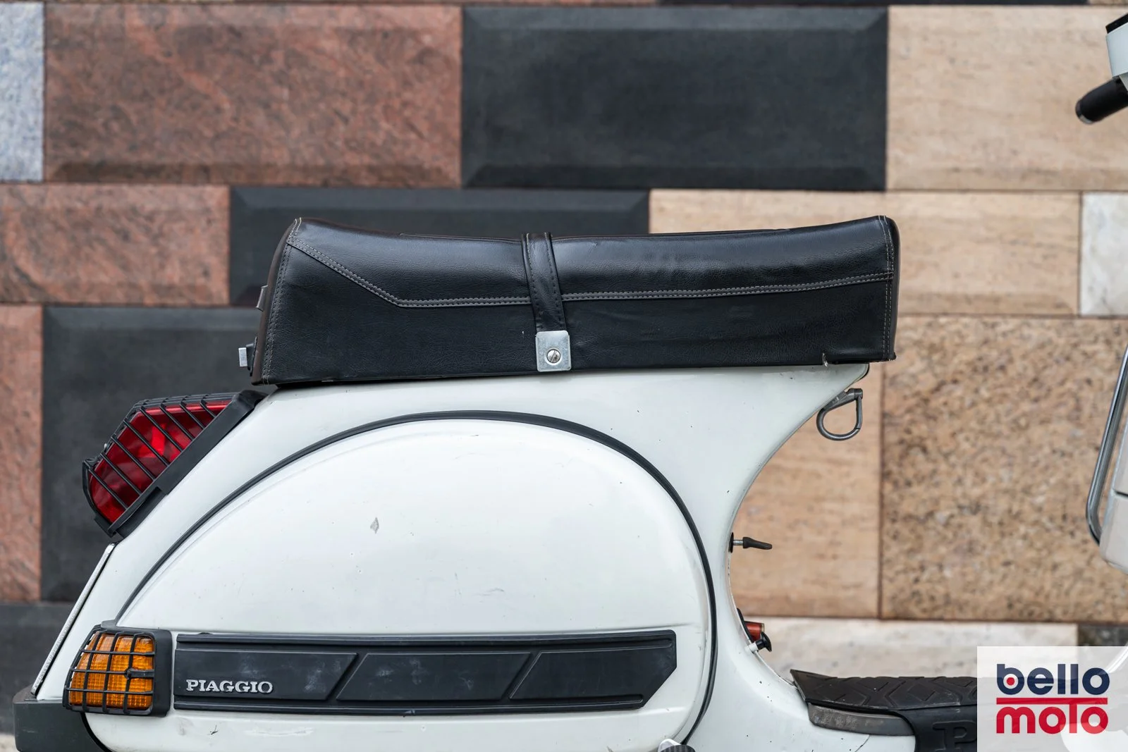 Bello Moto - BM453 - 1986 Vespa PX200 Arcobaleno_1600px - LOGO-70.jpg