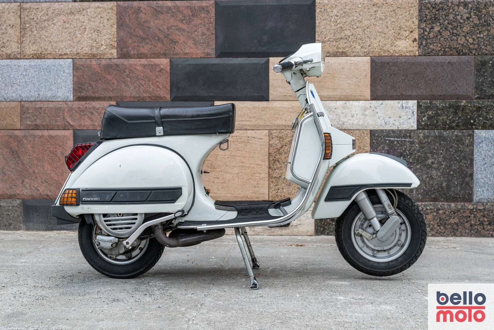 Bello Moto - BM453 - 1986 Vespa PX200 Arcobaleno_1600px - LOGO-69.jpg