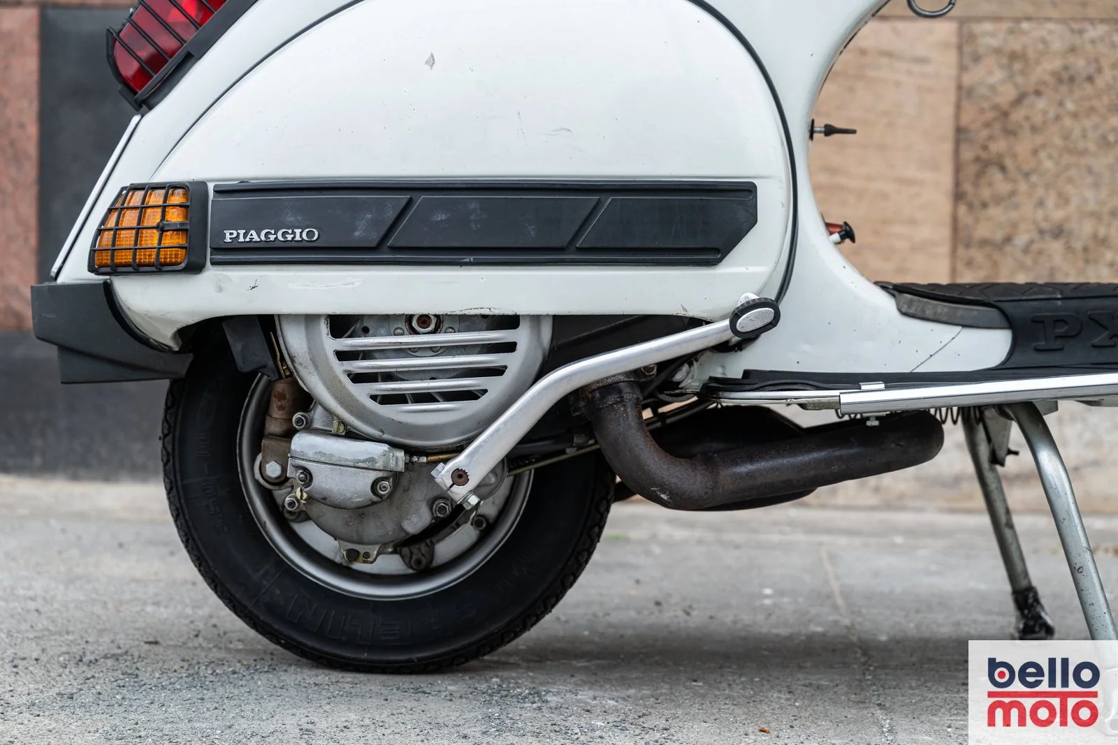 Bello Moto - BM453 - 1986 Vespa PX200 Arcobaleno_1600px - LOGO-71.jpg
