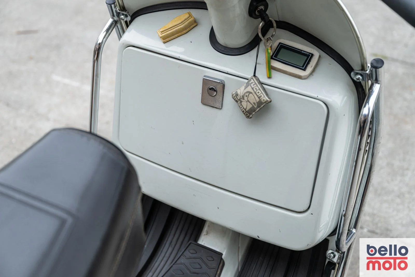 Bello Moto - BM453 - 1986 Vespa PX200 Arcobaleno_1600px - LOGO-29.jpg