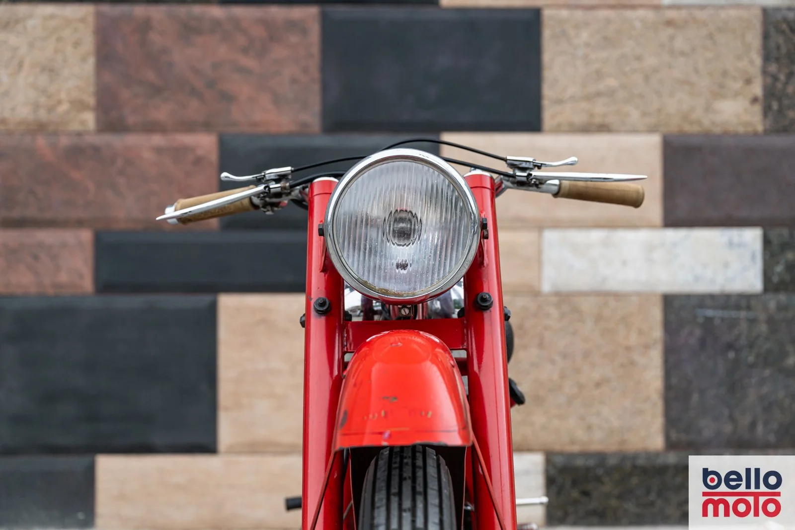 Bello Moto - D335 - ITA 86 - 1951 Moto Guzzi AIRONE 250cc_1600px_LOGO-7.jpg