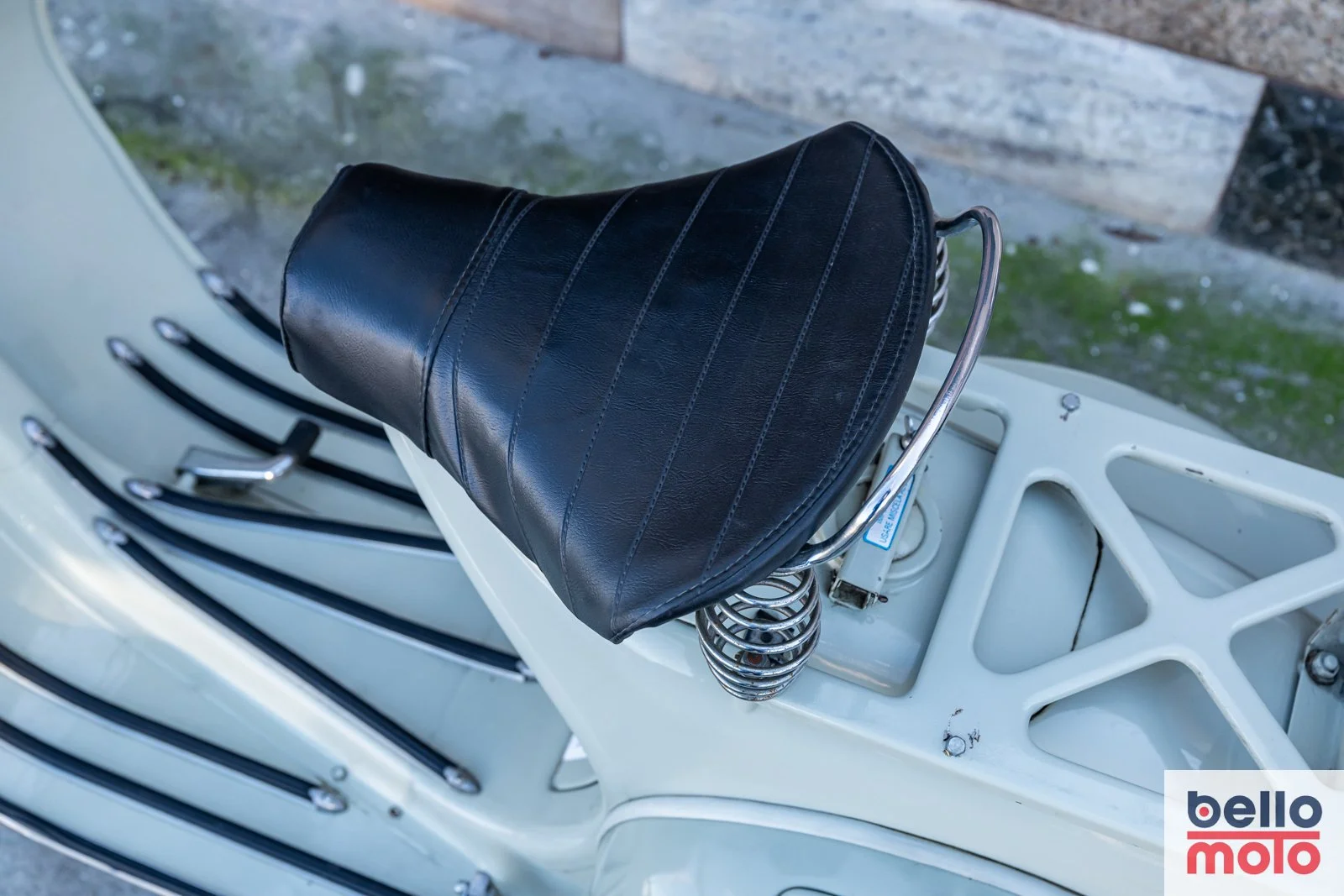 BM460 1954 Vespa Faro Basso NCA1_1600px-16.jpg