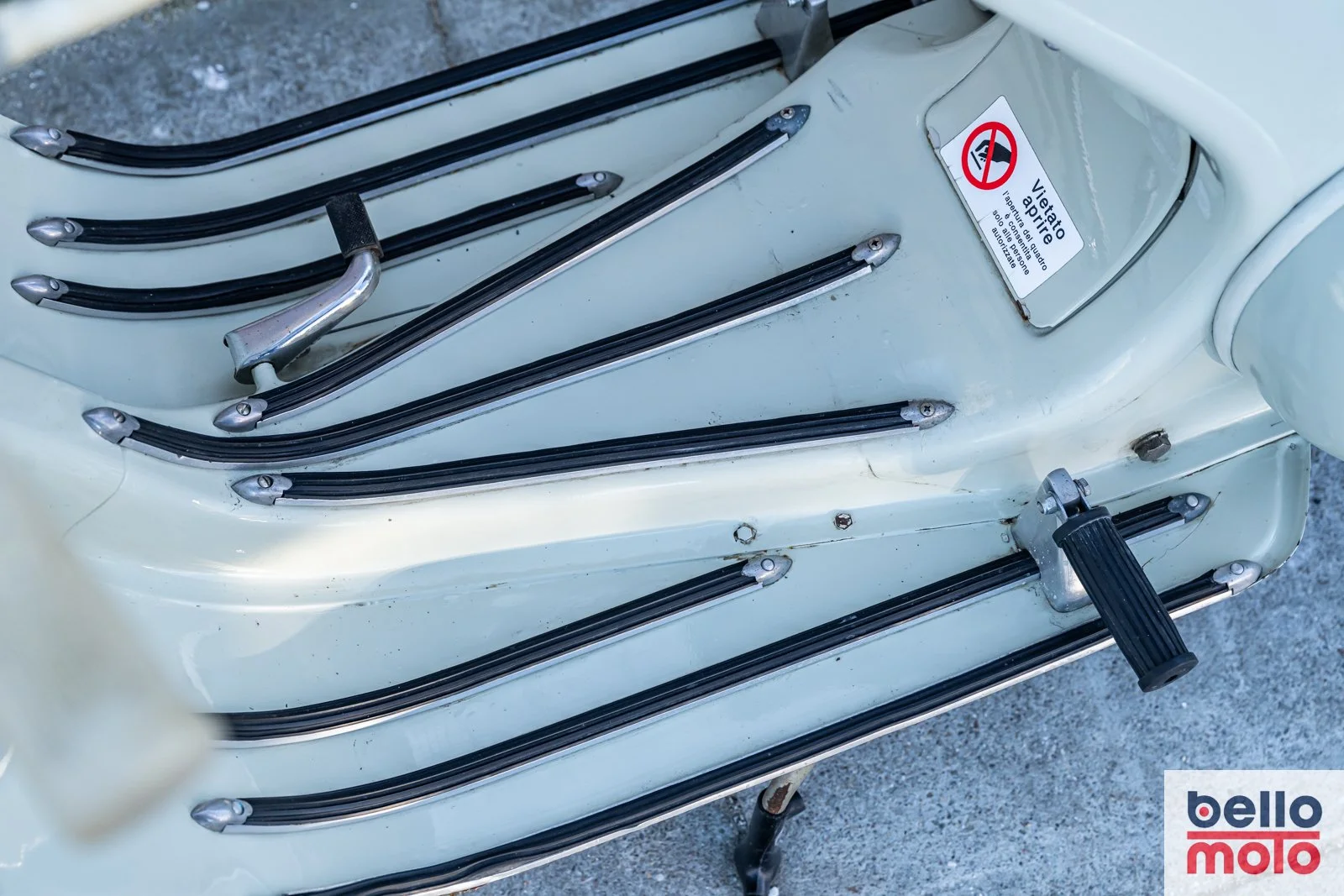 BM460 1954 Vespa Faro Basso NCA1_1600px-36.jpg