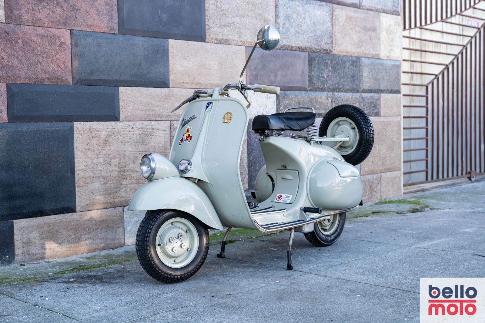 BM460 1954 Vespa Faro Basso NCA1_1600px-44.jpg