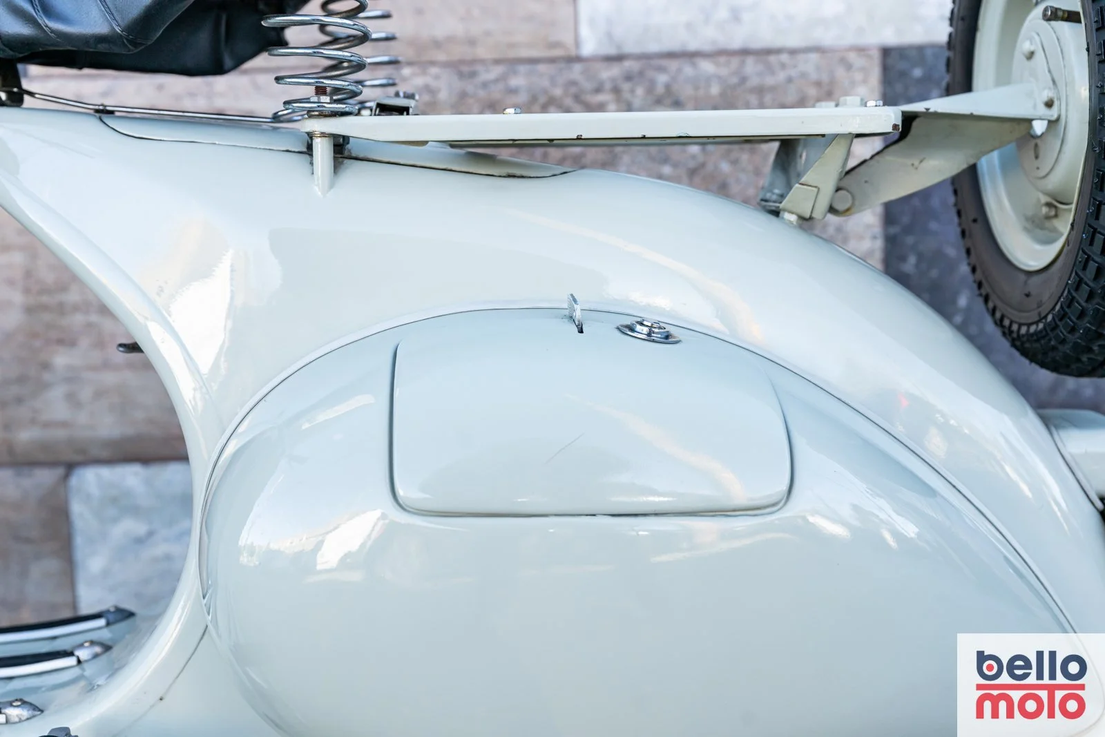 BM460 1954 Vespa Faro Basso NCA1_1600px-56.jpg