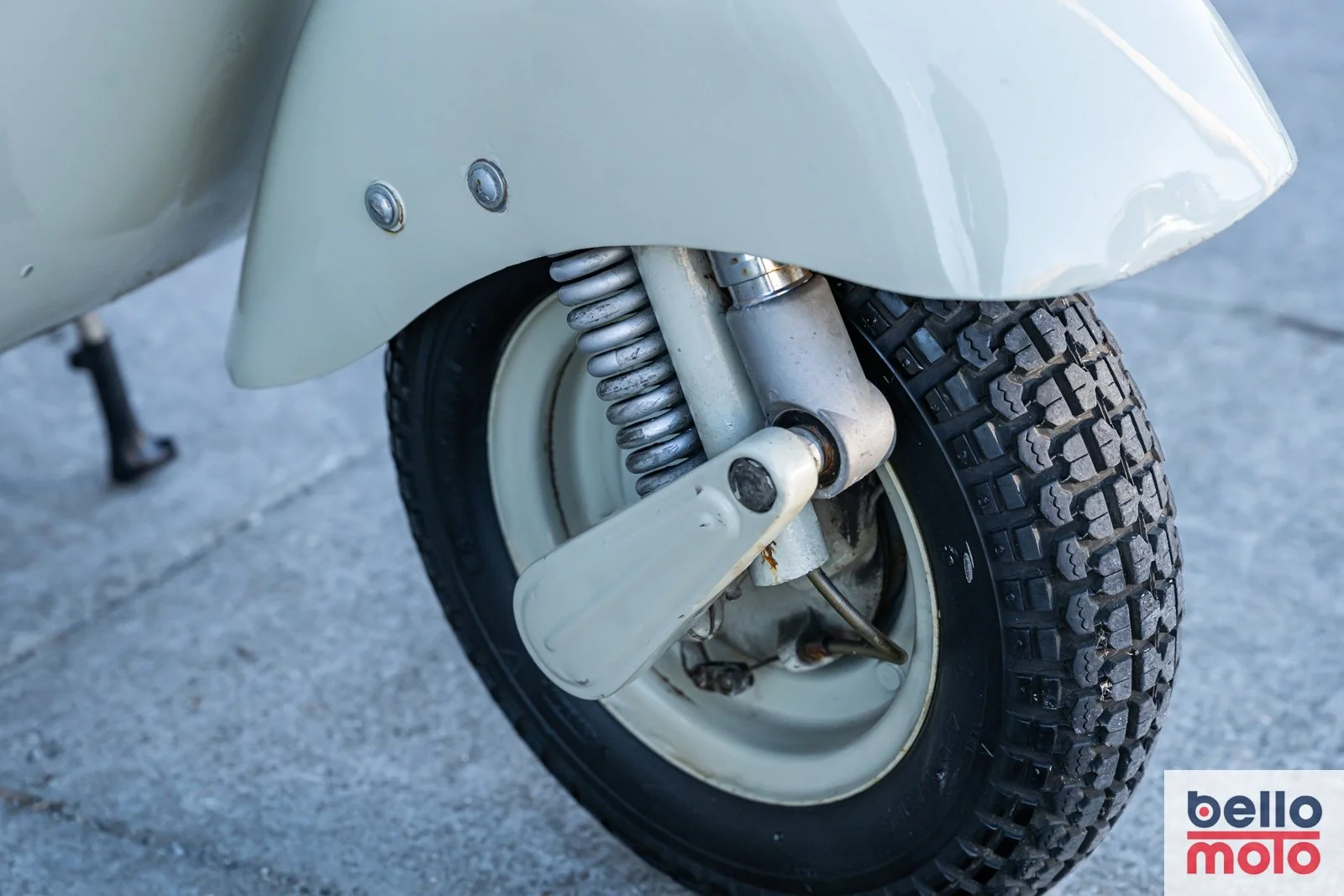 BM460 1954 Vespa Faro Basso NCA1_1600px-80.jpg