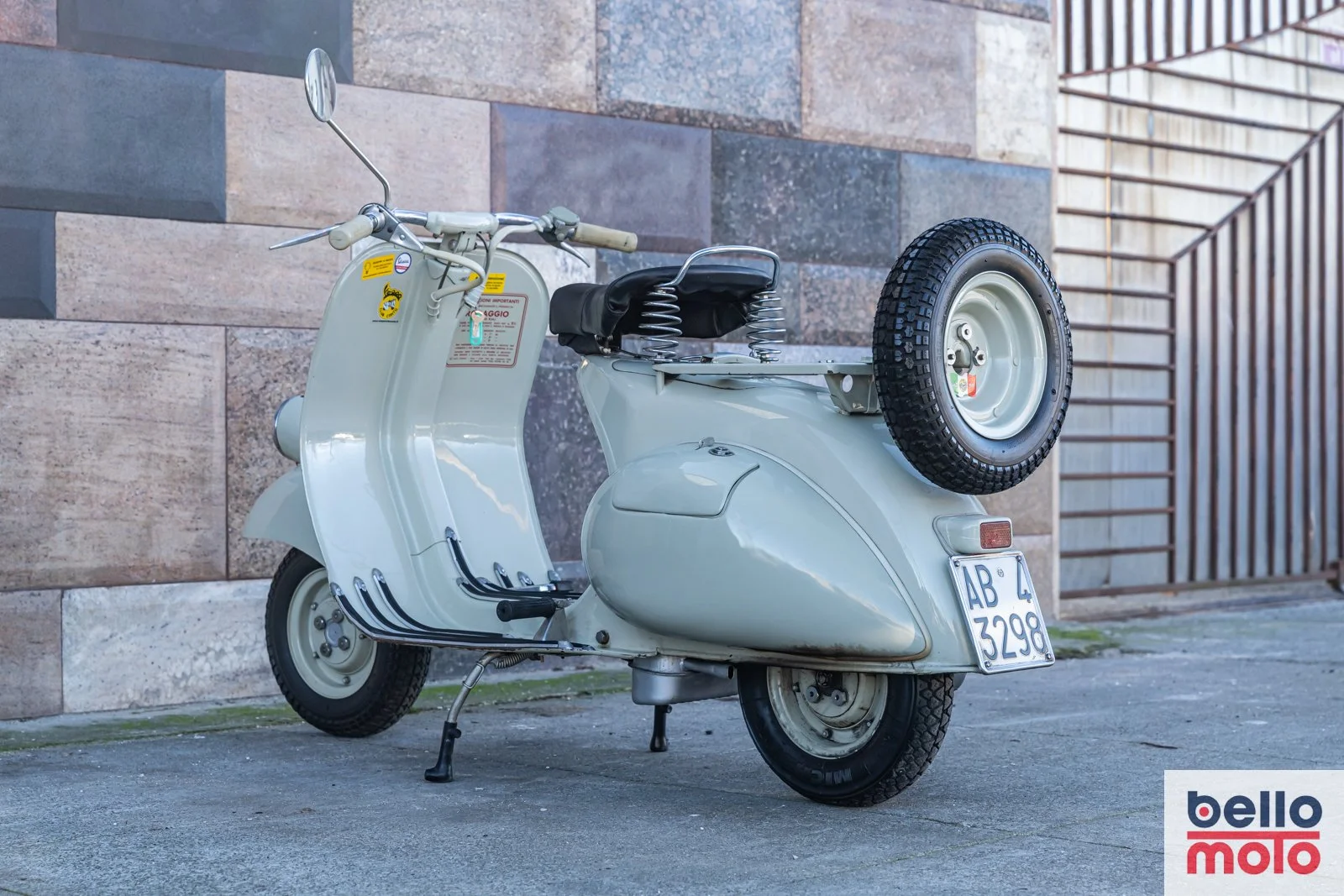 BM460 1954 Vespa Faro Basso NCA1_1600px-96.jpg