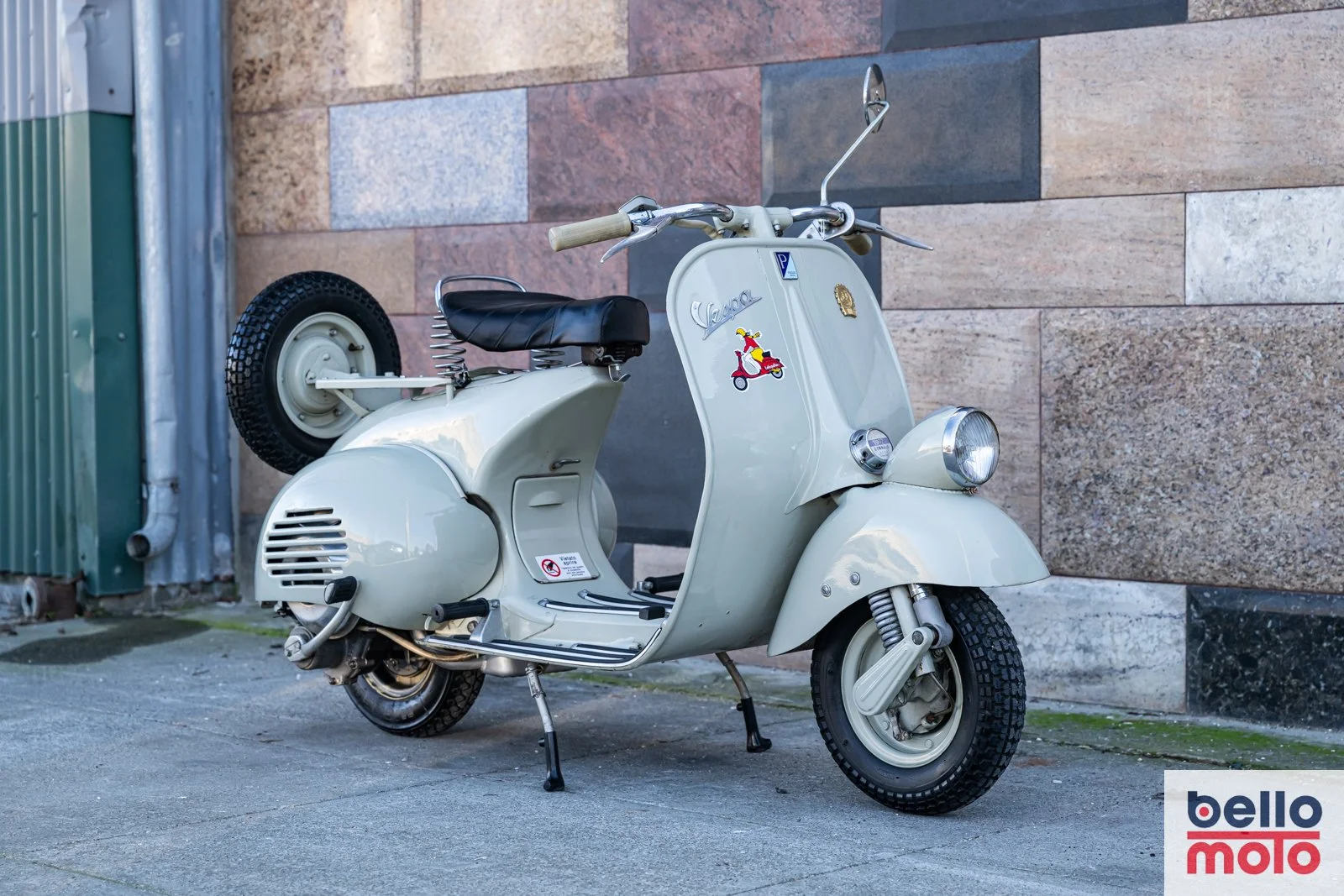 BM460 1954 Vespa Faro Basso NCA1_1600px-130.jpg