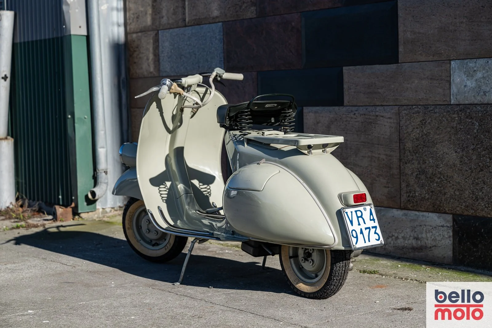 BM461 1954 Vespa Faro Basso 125cc. NCA2_1600px-3.jpg