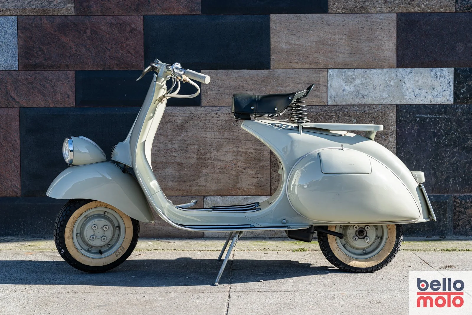 BM461 1954 Vespa Faro Basso 125cc. NCA2_1600px-2.jpg