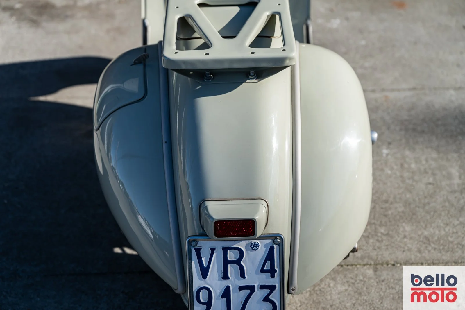 BM461 1954 Vespa Faro Basso 125cc. NCA2_1600px-67.jpg