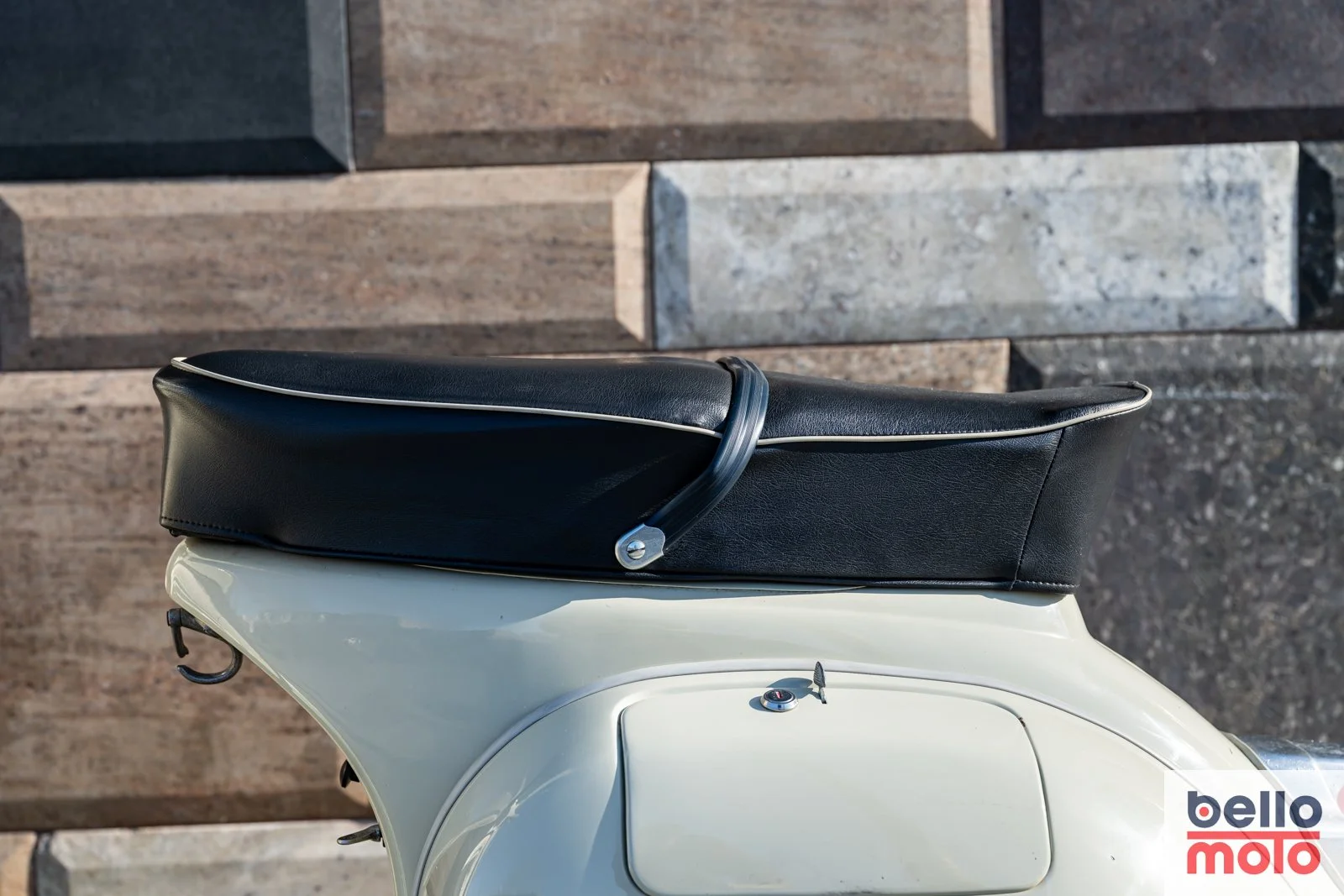 BM464-ITA159 1964 Vespa 150 G.L._1600px-5.jpg