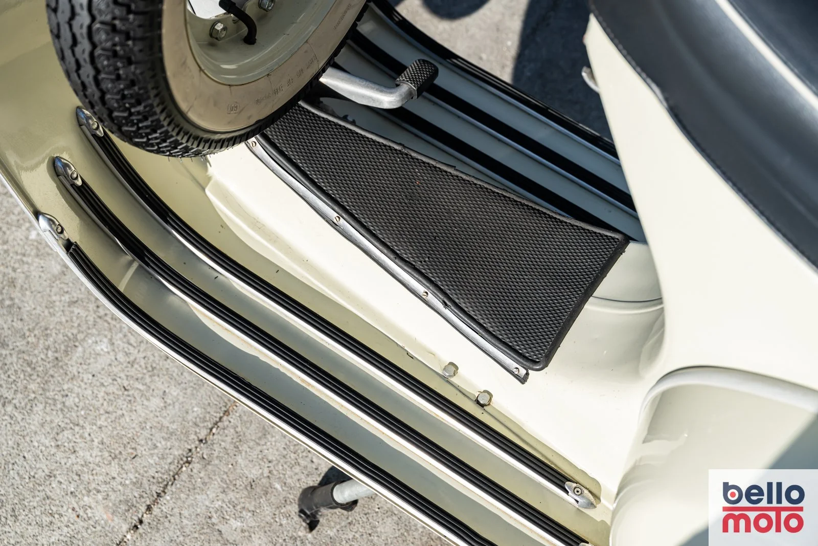 BM464-ITA159 1964 Vespa 150 G.L._1600px-84.jpg