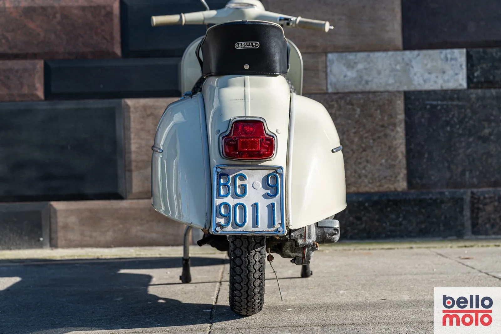 BM464-ITA159 1964 Vespa 150 G.L._1600px-91.jpg