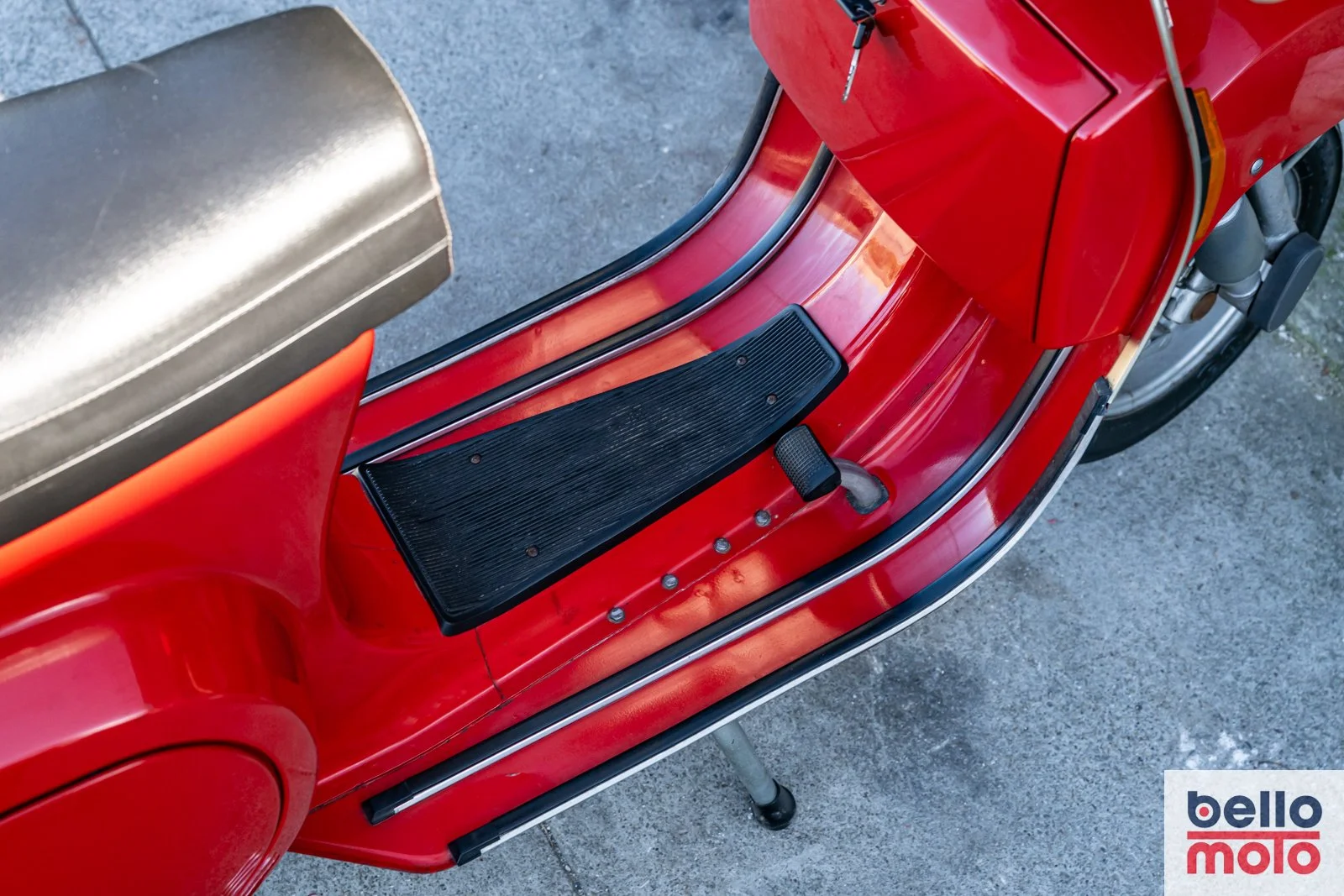 BM469 Vespa PK 50 Rossa_1600px-8.jpg