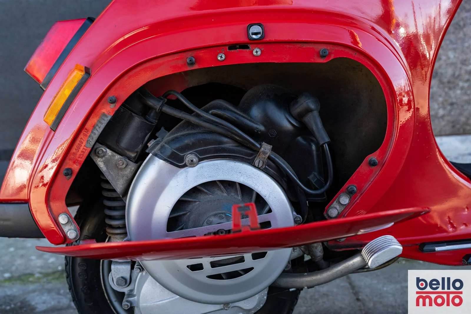 BM469 Vespa PK 50 Rossa_1600px-70.jpg